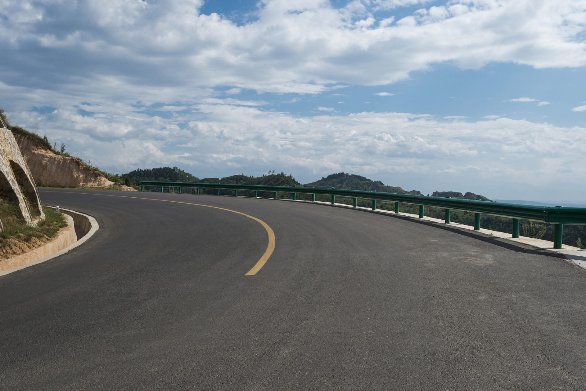 最佳线路推荐|为大家推荐几条陕西自驾游的最佳线路: - **g210国道**