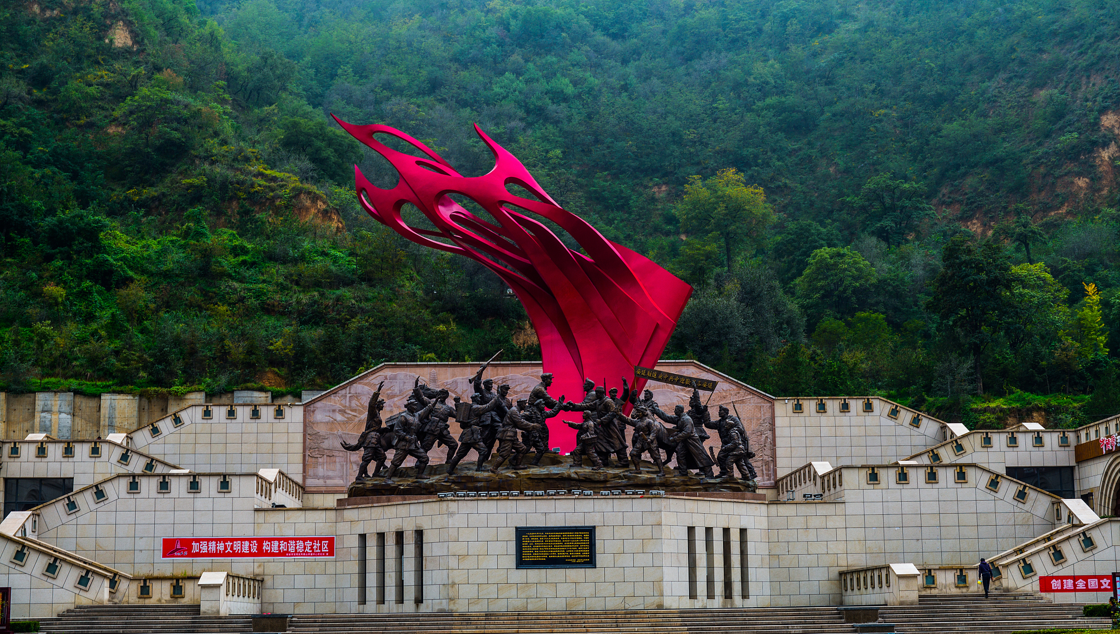 镜头里的春天# 延安春之旅:探寻红色文化的深度之旅