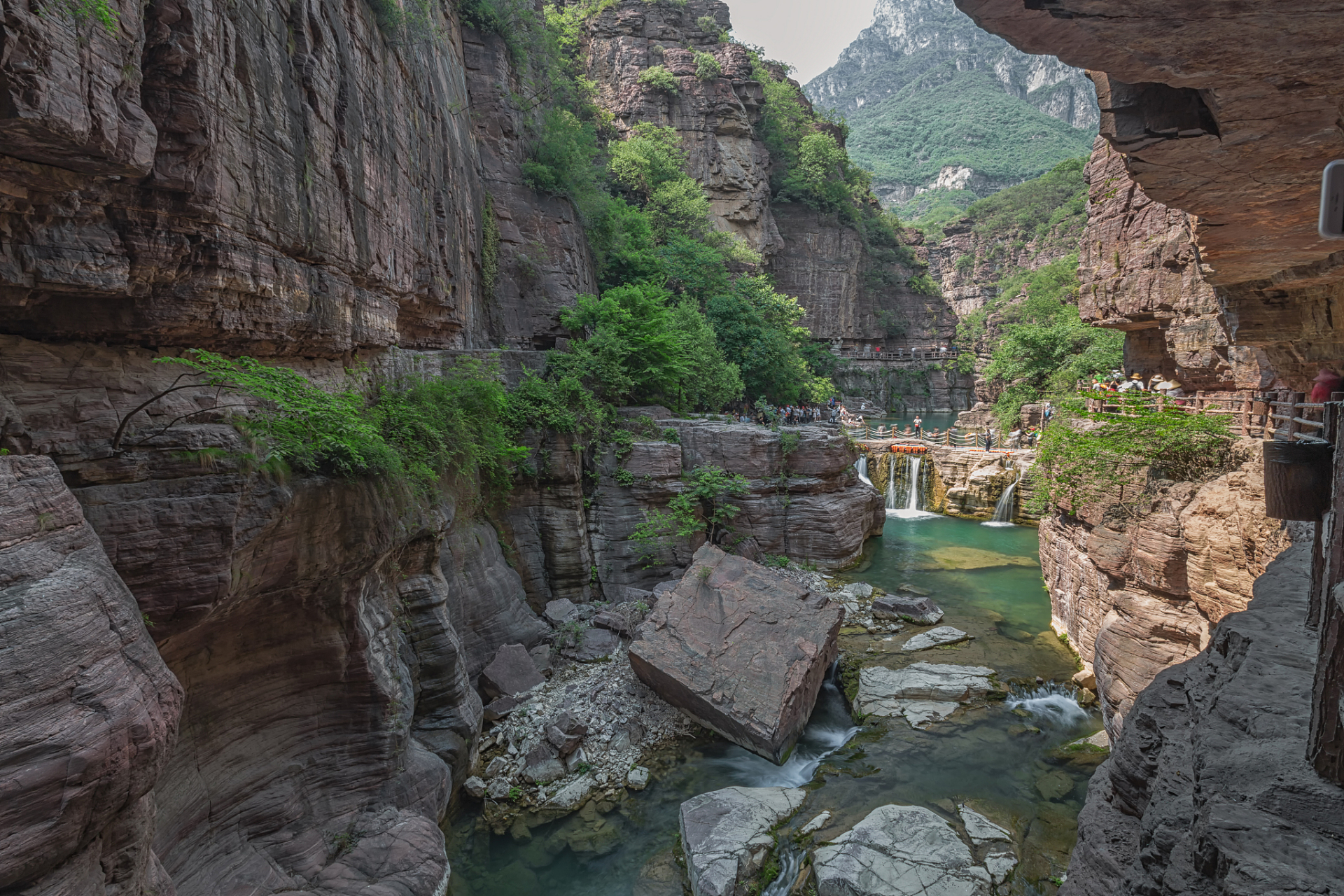 9015 焦作云台山:位于河南省焦作市修武县境内,以山称奇,以水叫绝