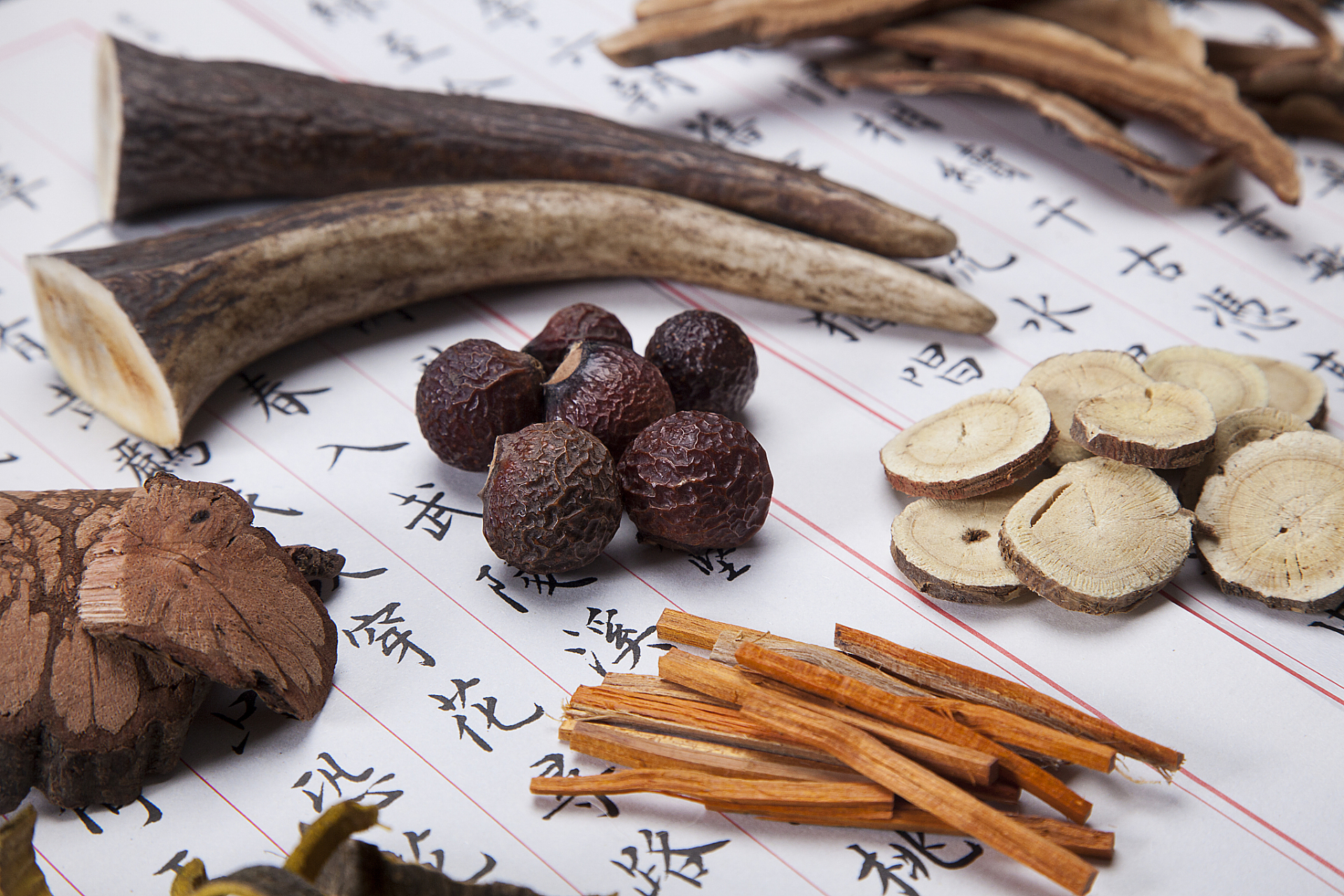 治疗脱发5个中药方  生发固发 不再为脱发烦恼    【方剂1】白矾,郁金