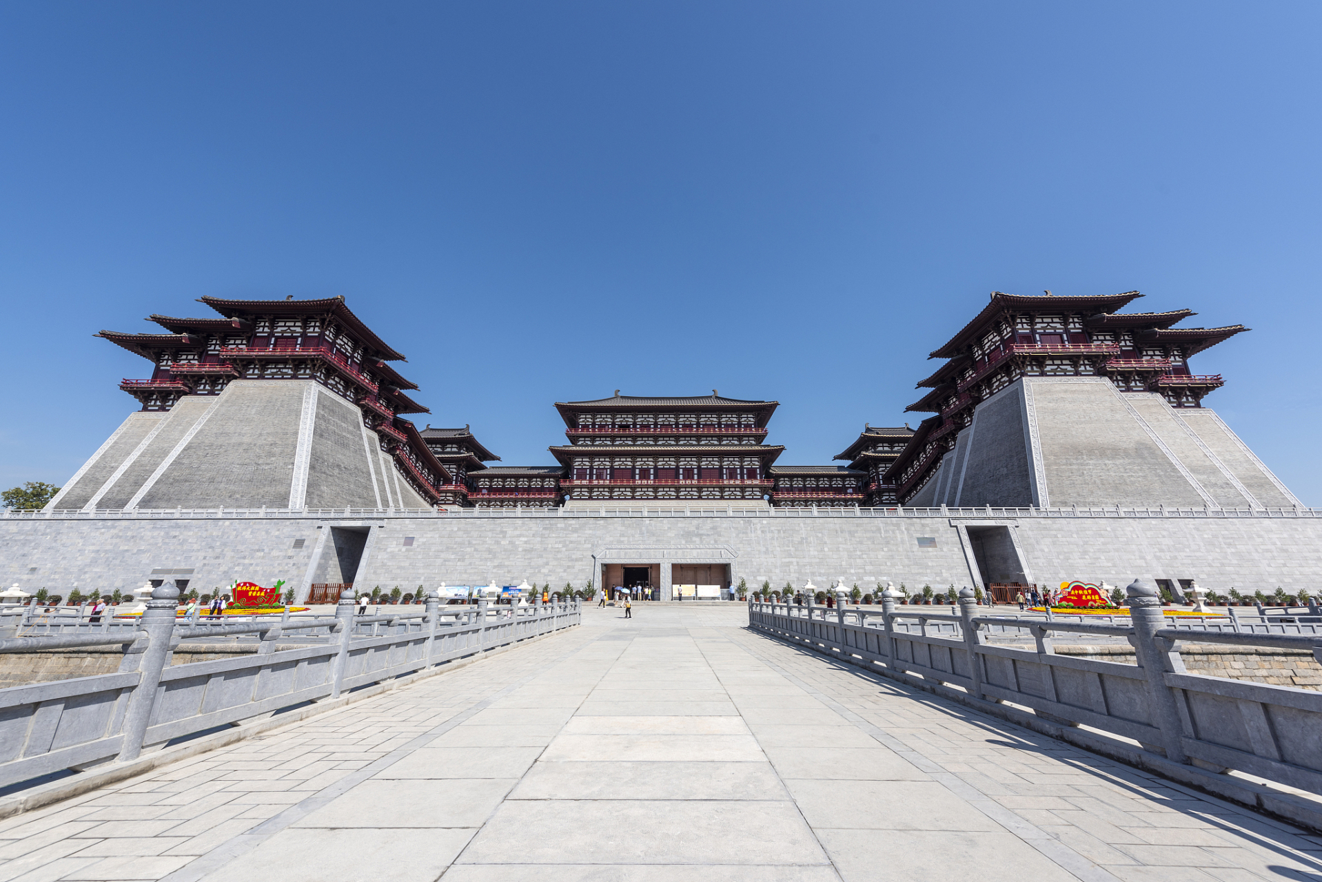 洛阳,这座位于中国河南省的城市,拥有着悠久的历史和丰富的文化底蕴.