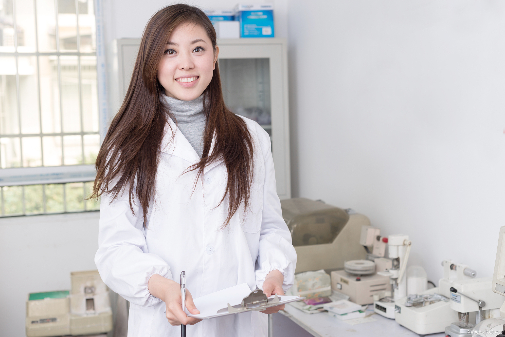 百家号独家动态#  可以用go to the doctor/ see a doctor,而且国外