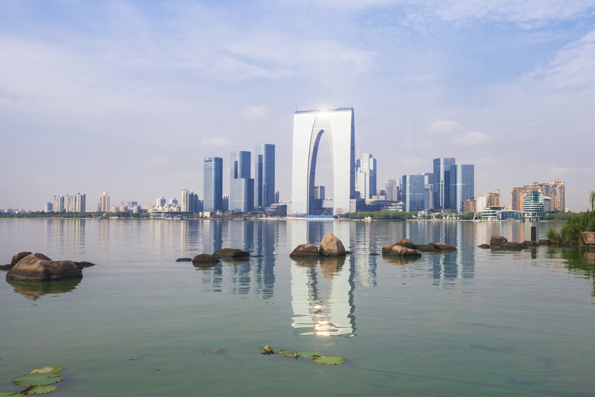 我给大家介绍一个国家5a级旅游景区:苏州市金鸡湖景区.