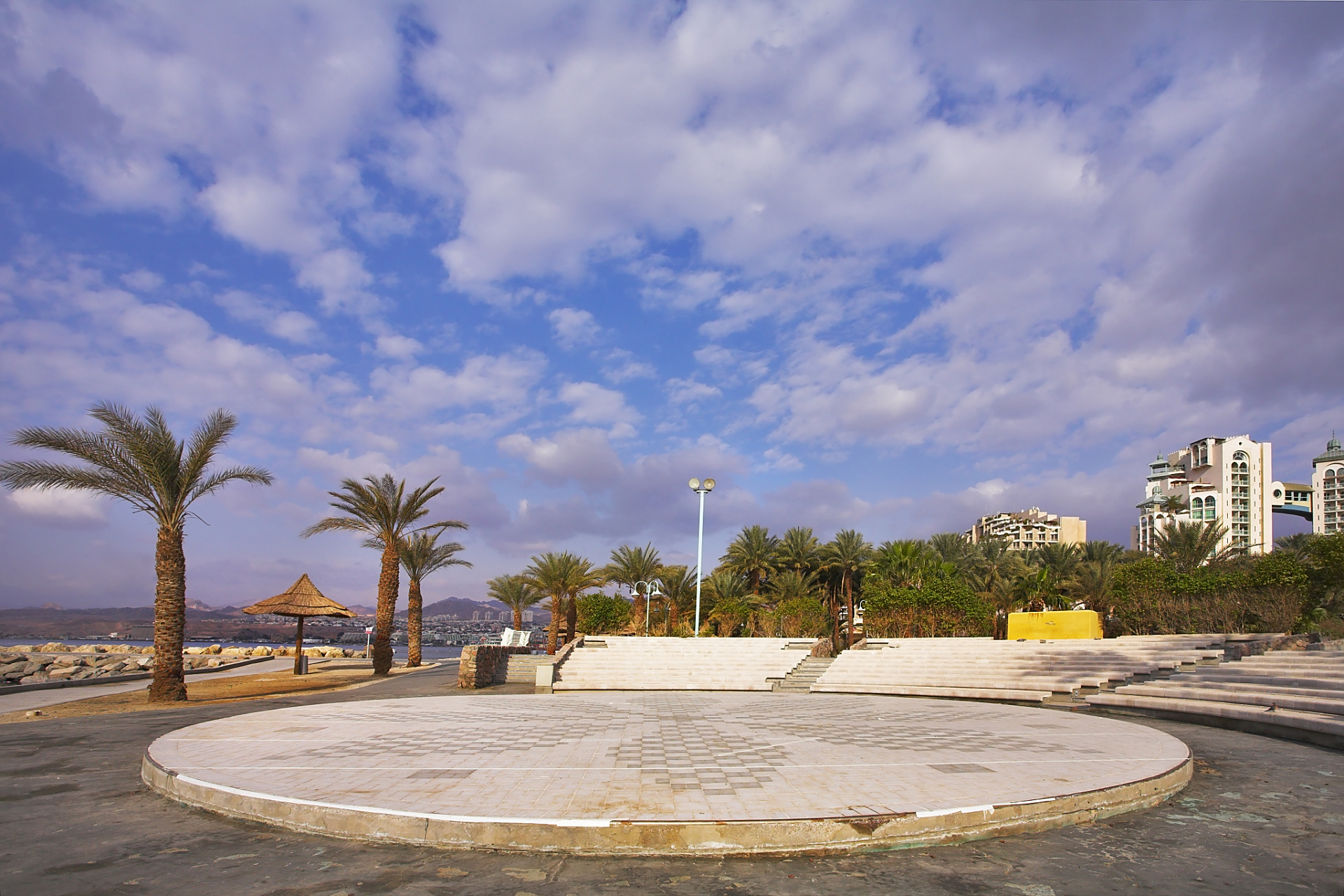 秋日环游指南# 秋天到葫芦岛旅游必去的一个景点是龙湾海滨公园.