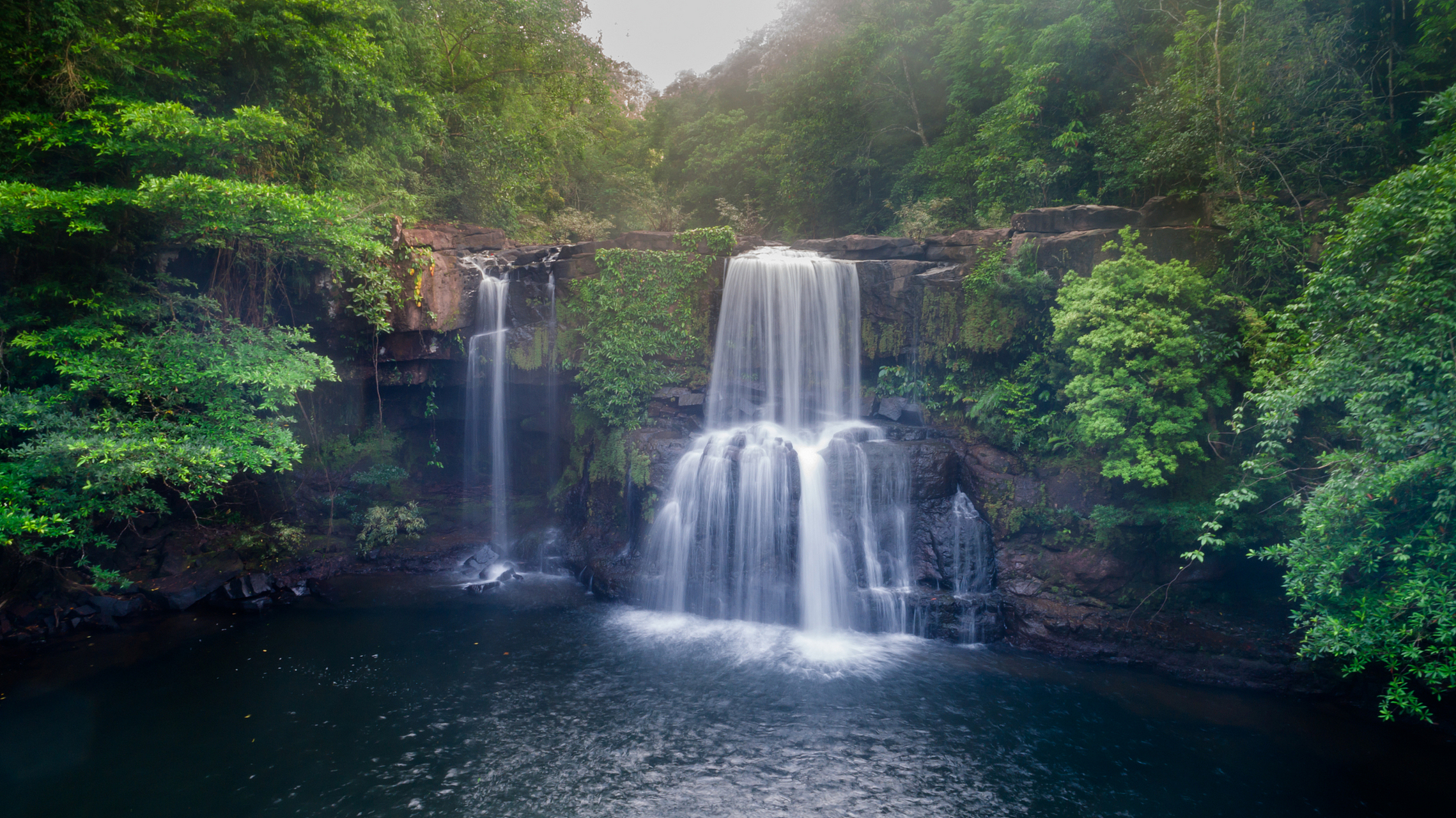 杭州的富阳龙潭瀑布是一个绝佳的目的地.