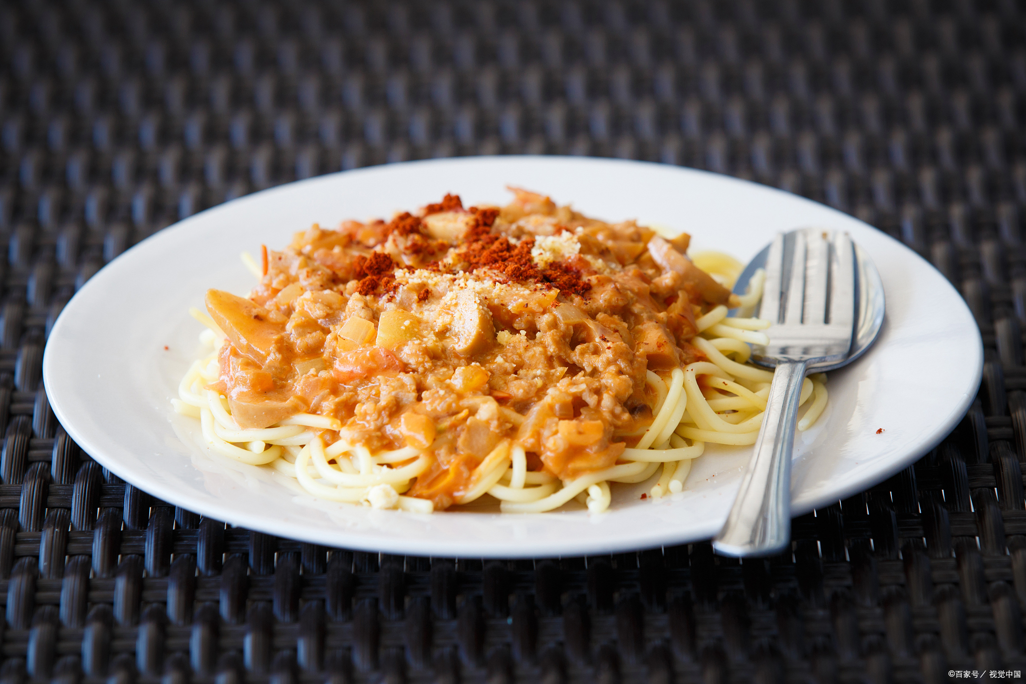 一道广受欢迎的美食的多样烹饪方式意大利面,一种世界知名的美食,其