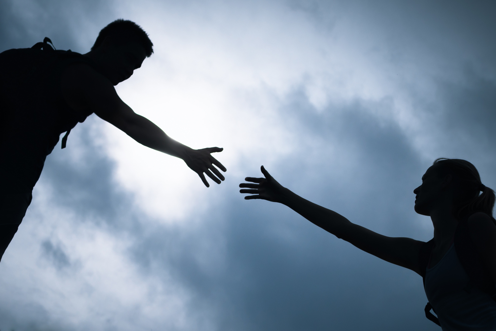 千万不要做伸手党,没有人有绝对的义务帮你  1,懂你的人,不必解释,不