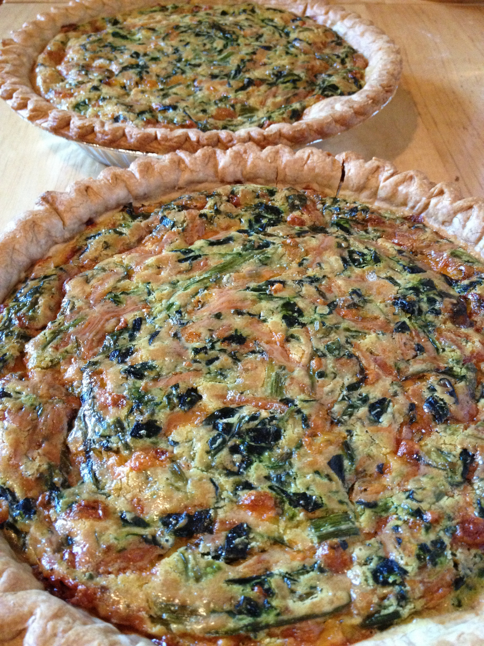 海蛎煎是闽南传统美食,由新鲜牡蛎,地瓜粉,蒜苗,鸡蛋等制成.