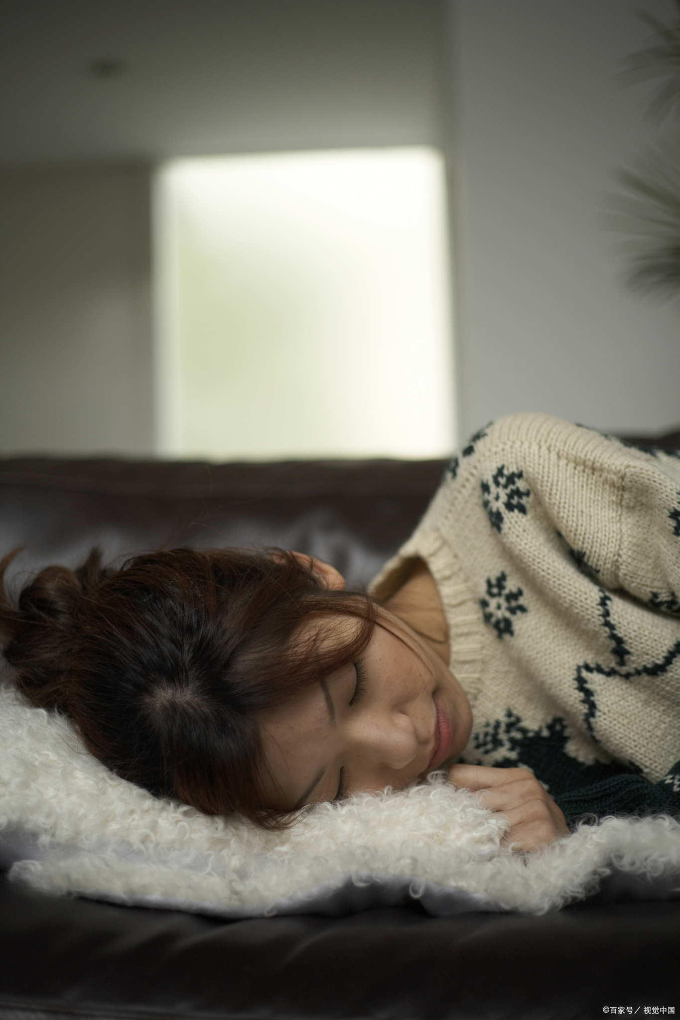 躺着的图片失落失眠图片伤心美女图片一位40岁的中国女性躺王小姐最近