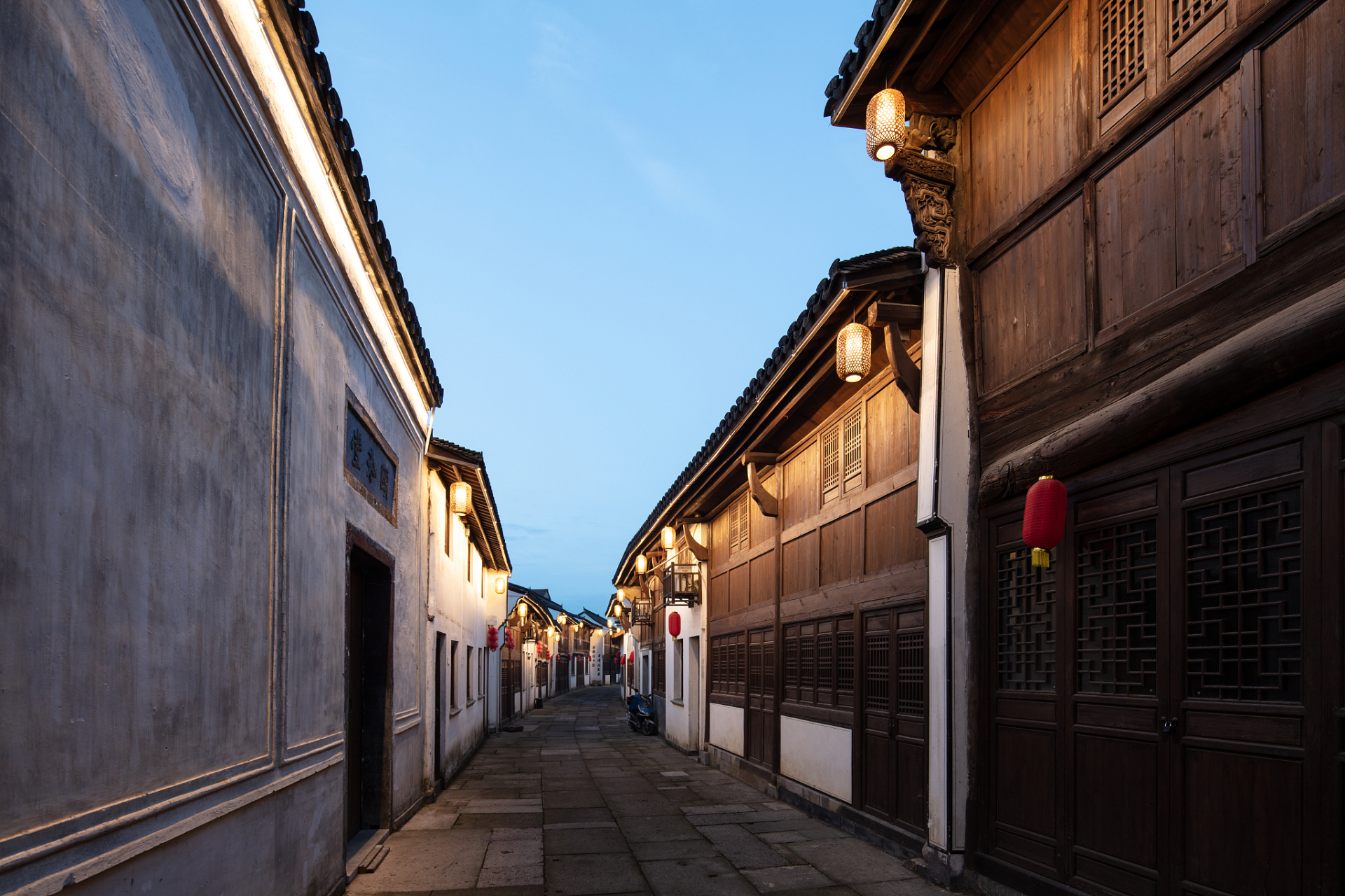 濮院时尚古镇#  濮院古镇隶属于浙江省嘉兴桐乡市,不仅是一个有着