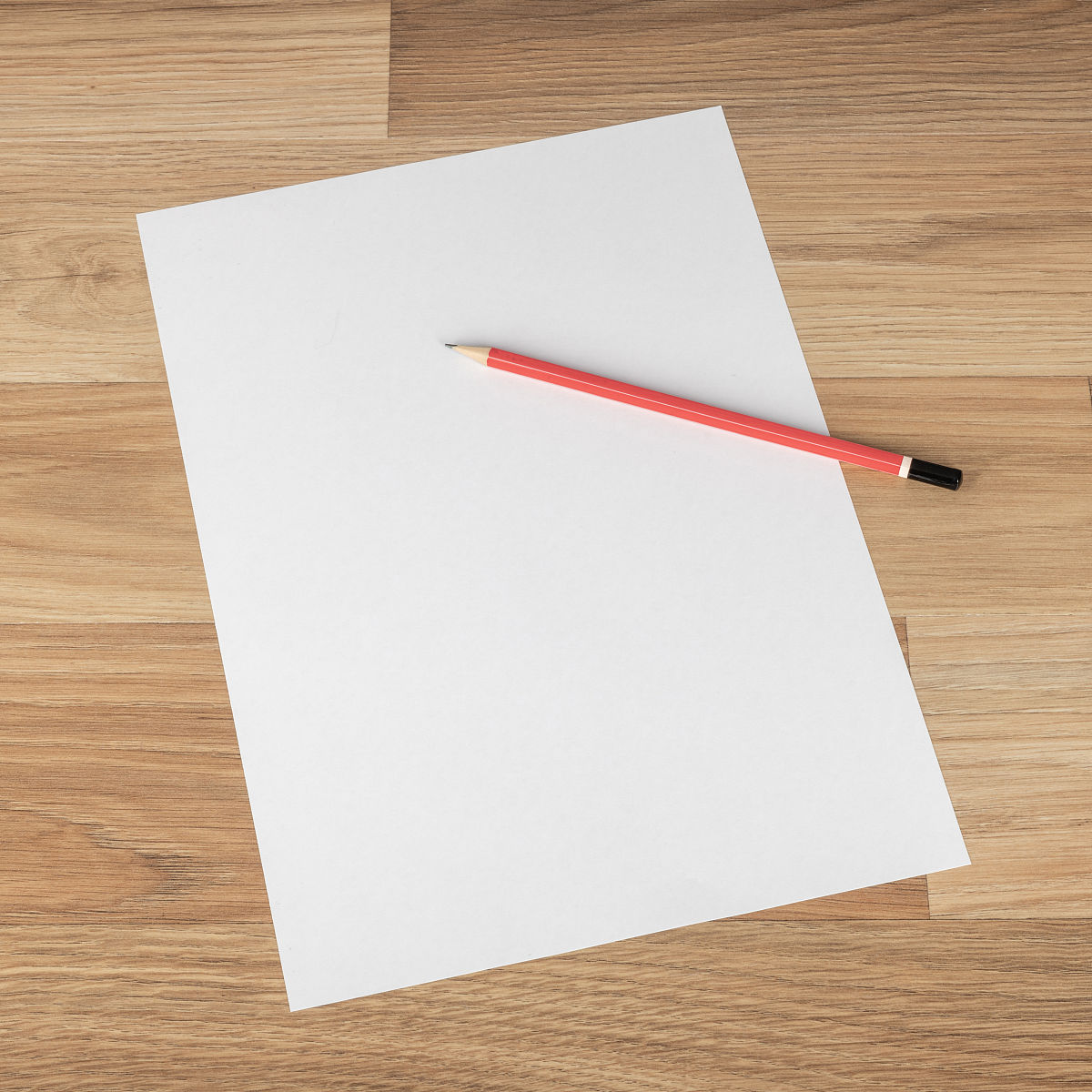 吾深爱红尘及亲人,今忽觉应写点什么,找到笔纸,却发现又怅然