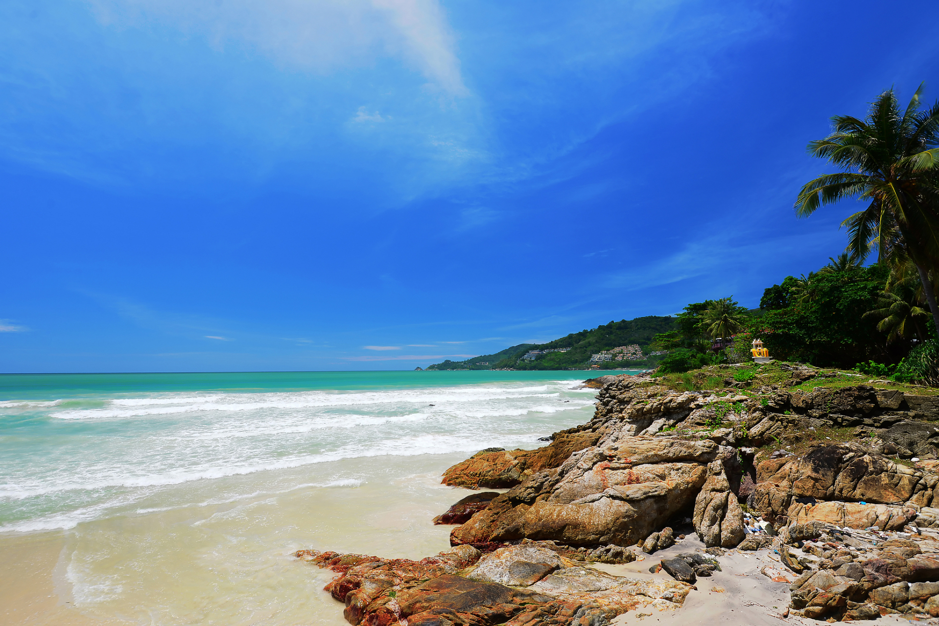 海南石梅湾景区是一个拥有原始风光和丰富旅游资源的度假胜地