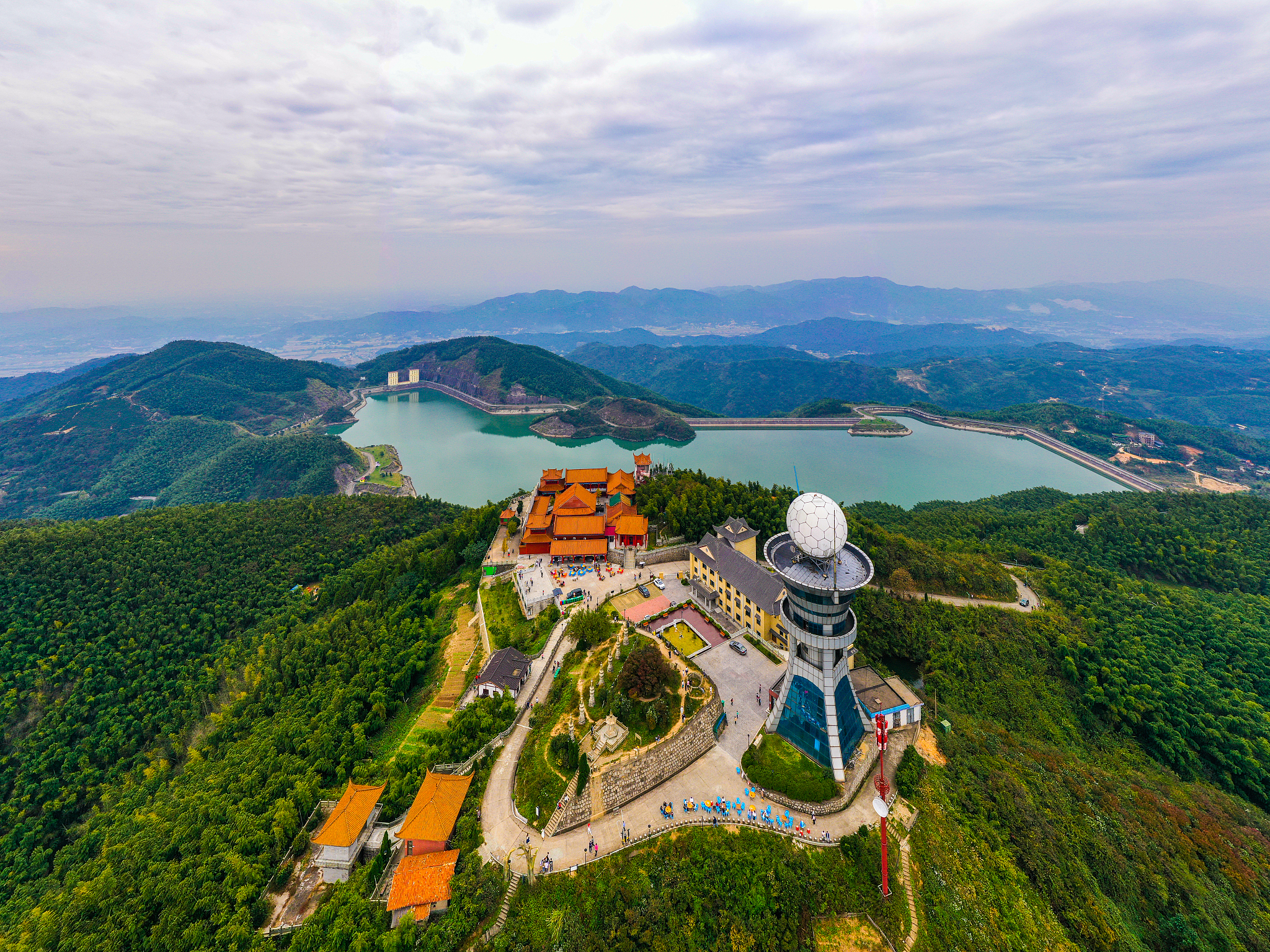 以下是关于麻城五脑山风景区的详细介绍: