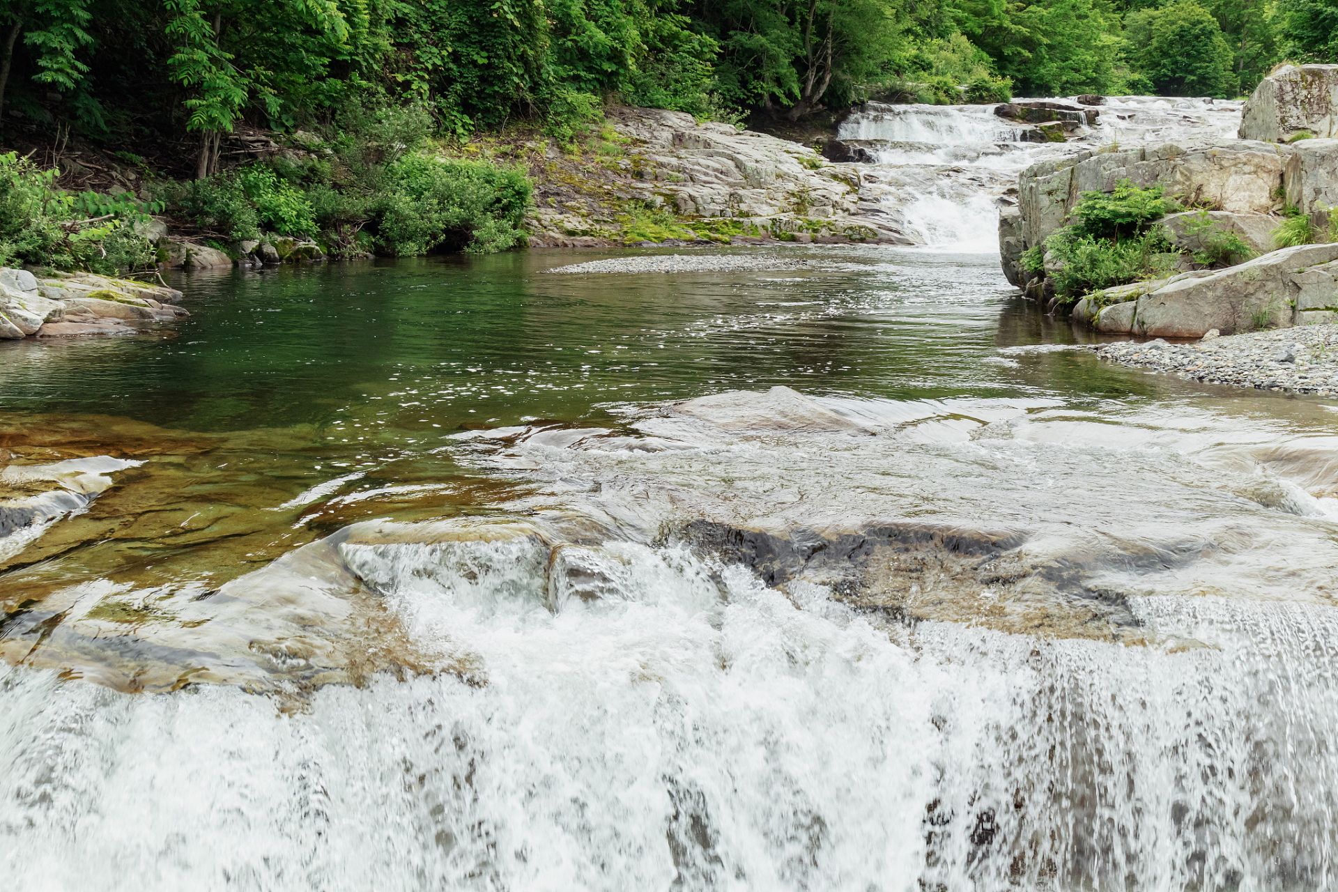 泉水是大自然和人类历史的杰作,拥有清澈透明,甘甜浓郁等各种特点.