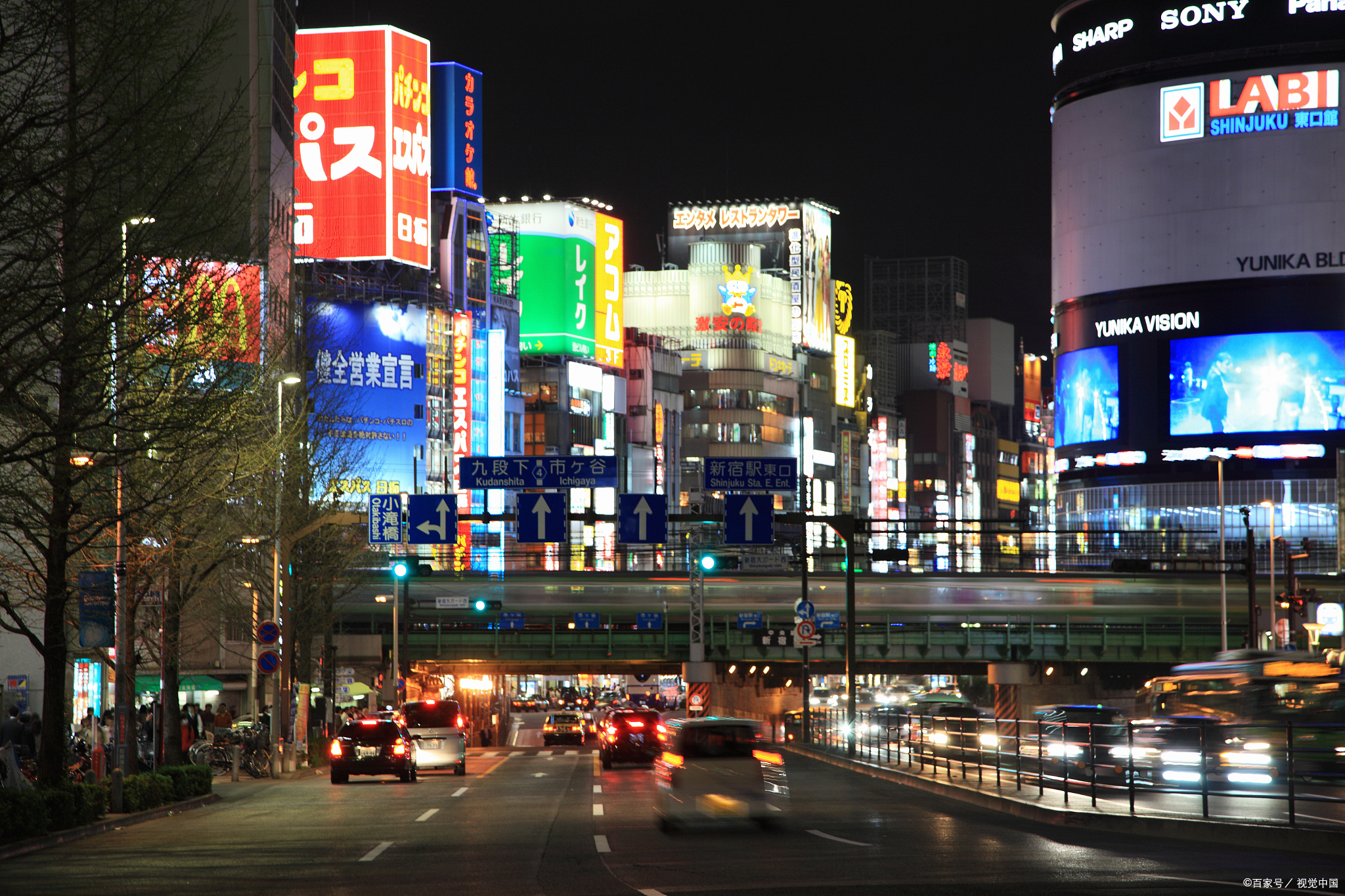 【日本大阪·北新地:夜幕下的璀璨盛宴】  在日本大阪这座充满活力的