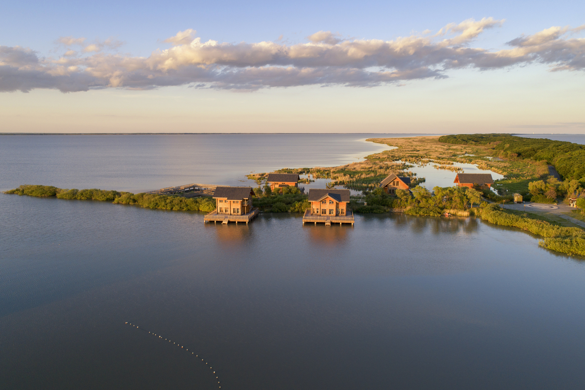 位于黑龙江鸡西密山市,距离市区才35公里,跟俄罗斯隔湖相望.