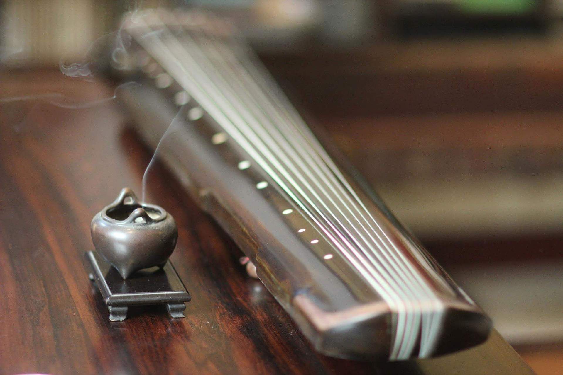 古琴,是魏晋文人的避世闲情,也是今日都市里的桃花源曲.