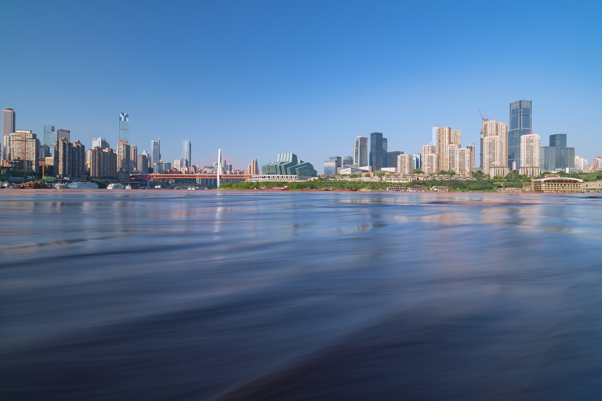 【总要去趟重庆吧,吹吹嘉陵江的晚风,走走南滨路,感受山城的热情】