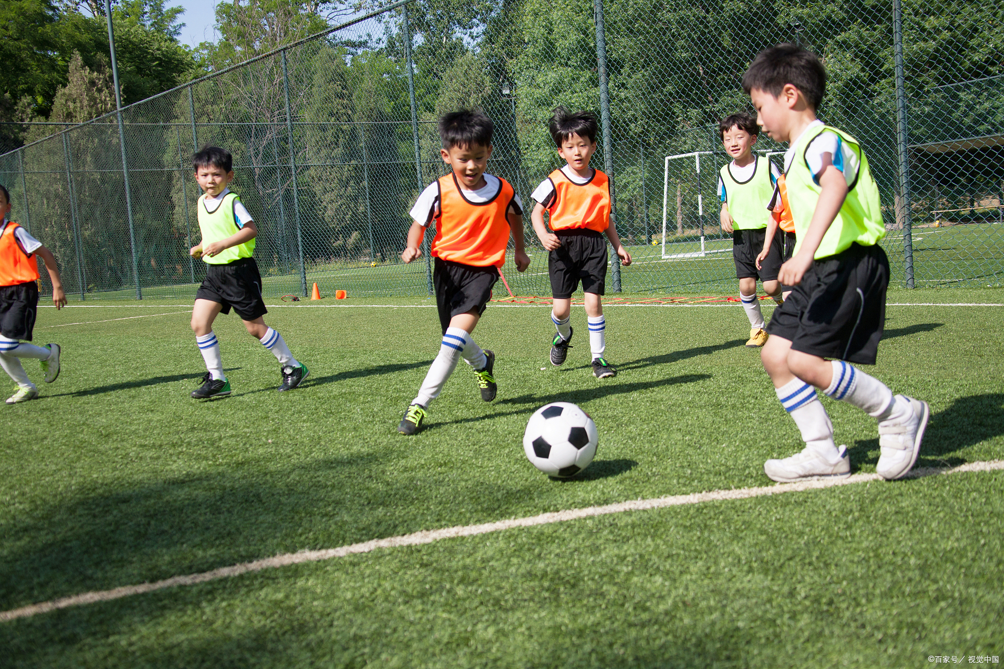 踢足球的益处:为青少年儿童带来的全面发展