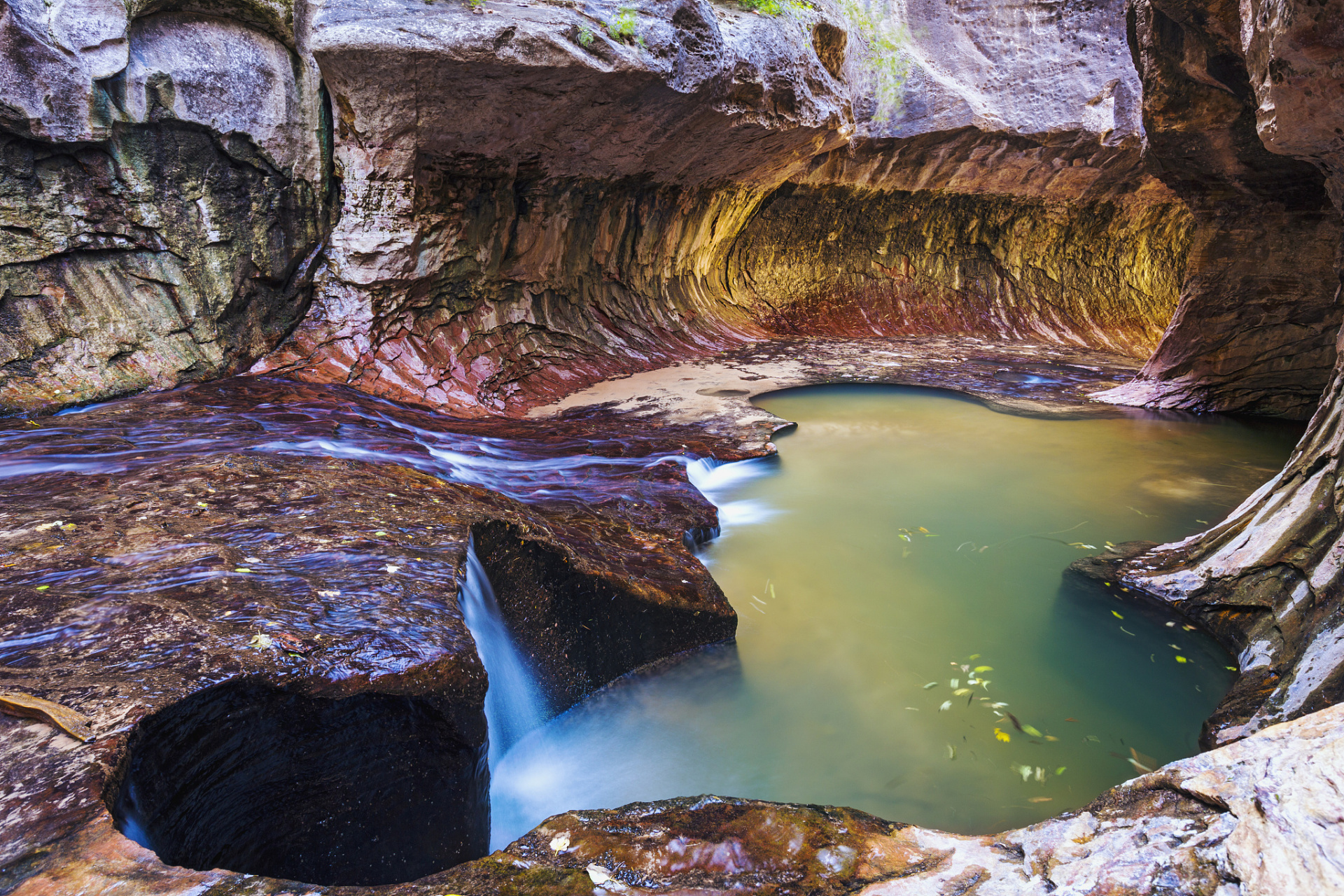 湖北黄石的地心大峡谷景区,是一处以科普旅游与溶洞探险为核心的绝美