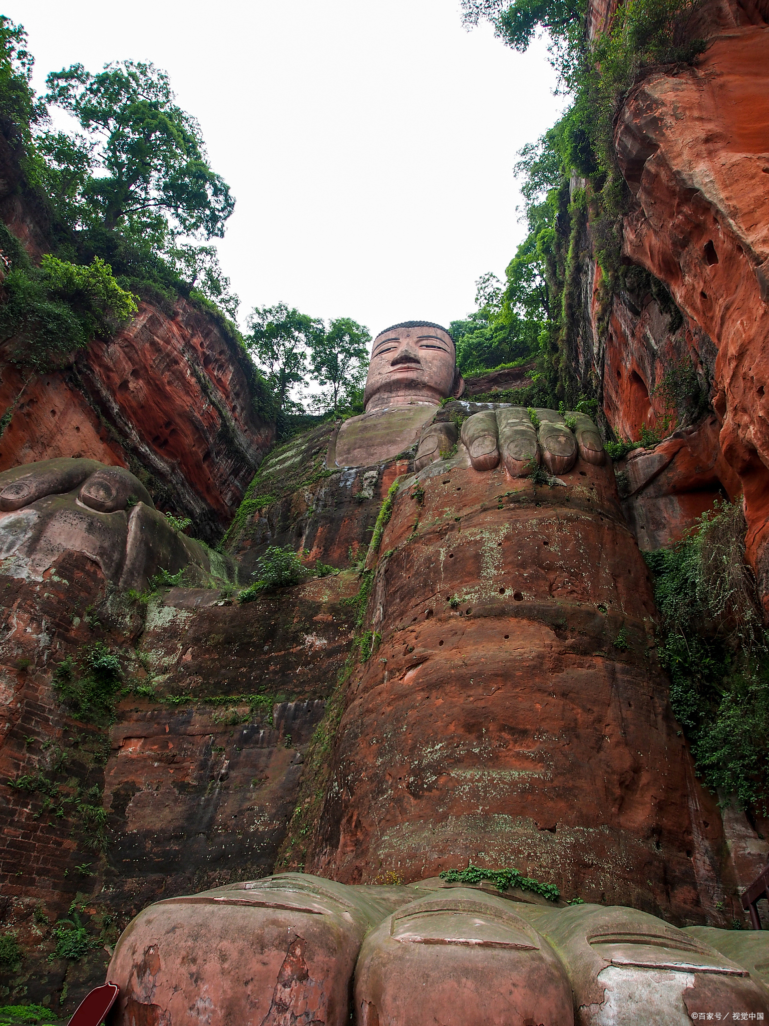 可不知为何无人打理,杂草丛生,它就是位于重庆合川铜溪镇的铜溪大佛