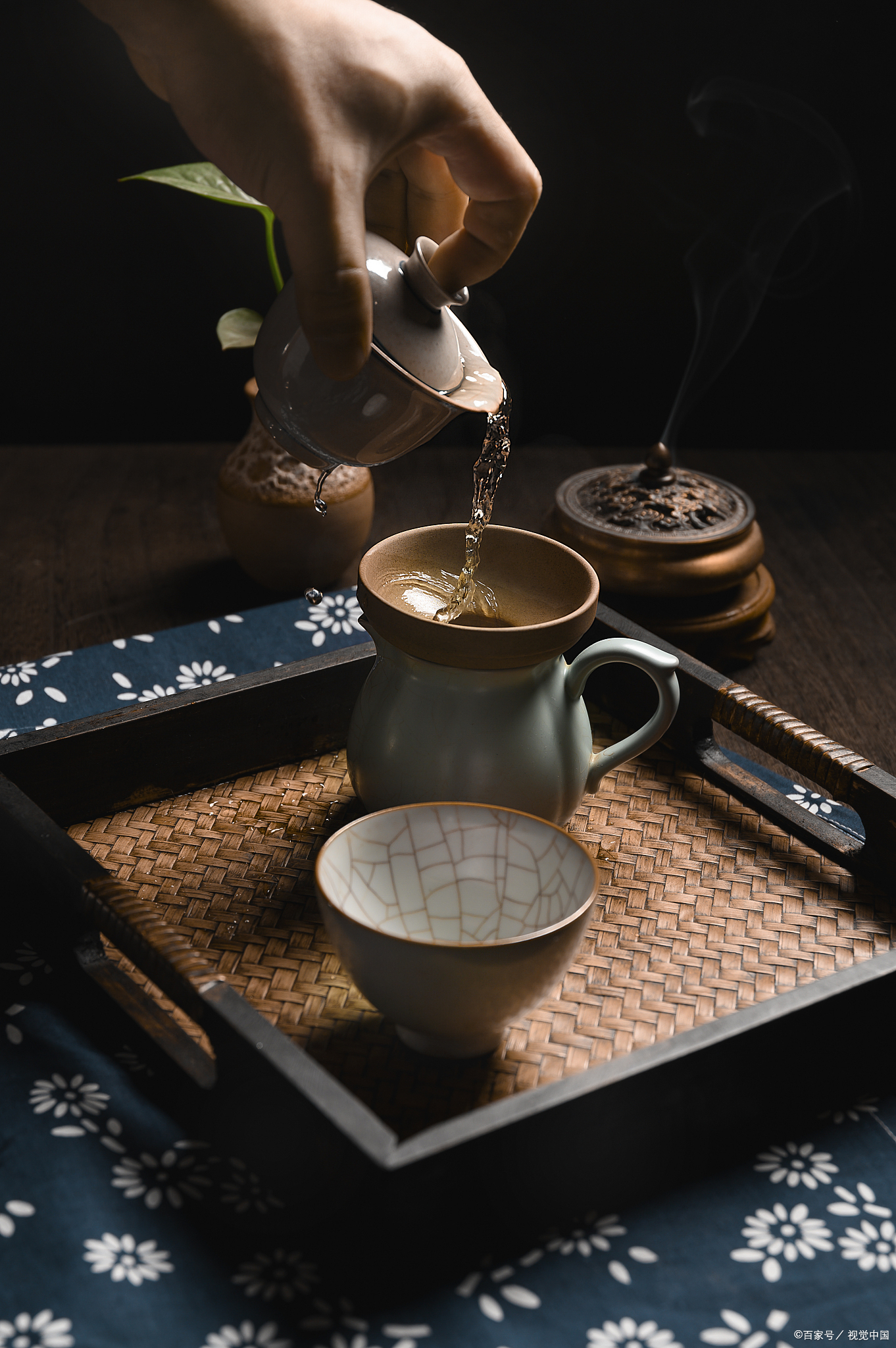 茶道至简】 翠竹幽篁映小轩,清茶一盏韵悠然.简中藏道意绵绵.