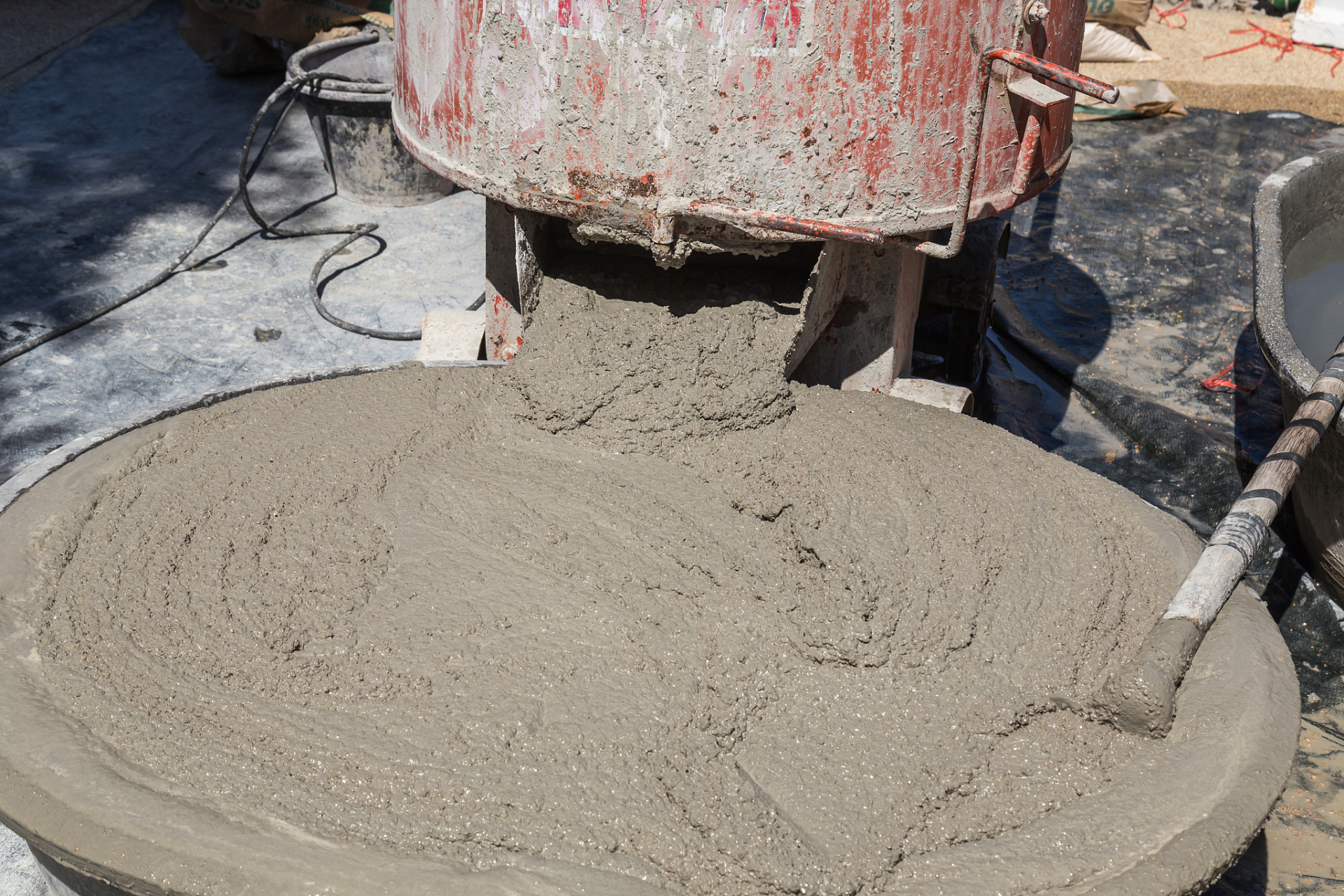 预应力孔道压浆料是为了保护预应力筋不受腐蚀,保证预应力结构的安全