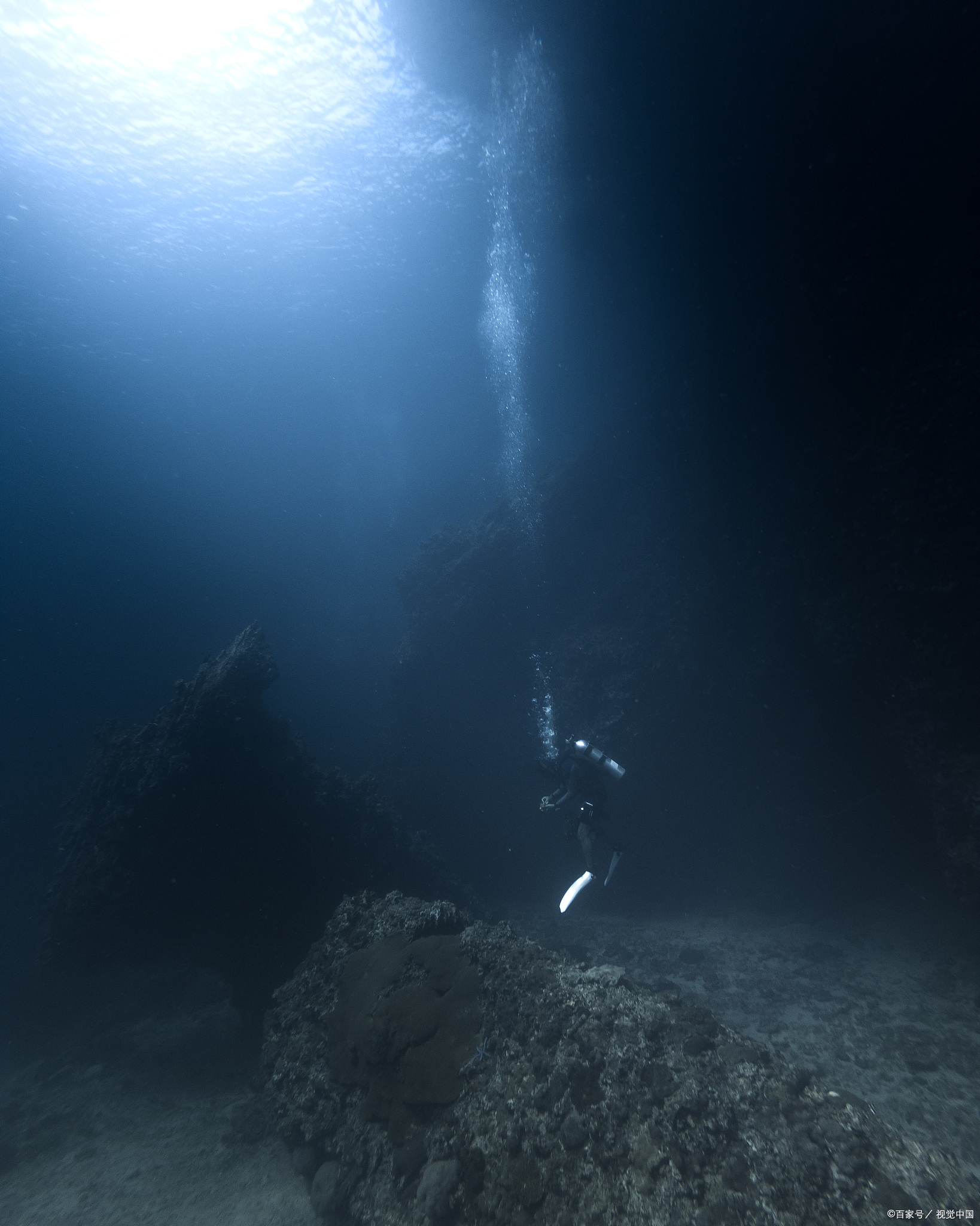 克服深海恐惧症通常需要采取一系列的策略和治疗