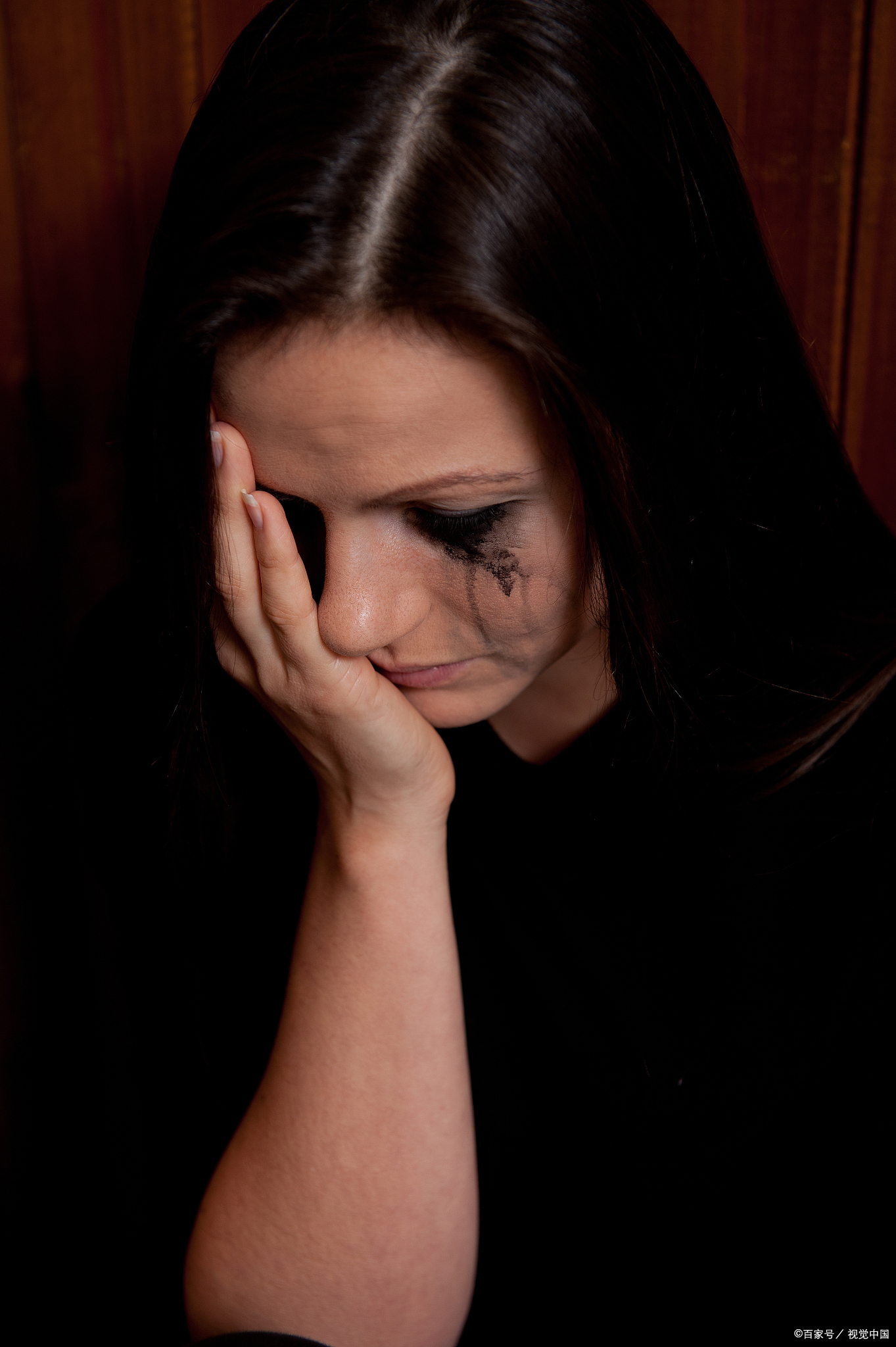 最近的研究表明,眼泪的气味可以有效地缓解男人的愤怒