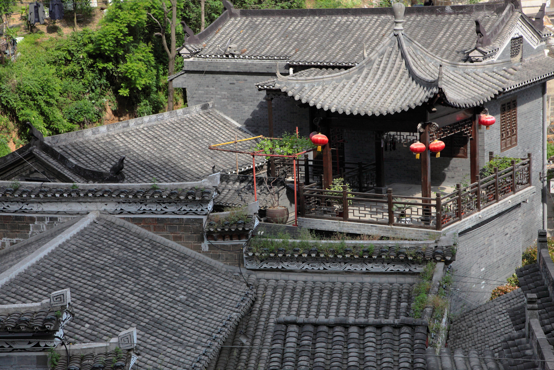 陈家大院位于四川省西昌市川兴镇高山堡,是保存较好的院落式古民居.