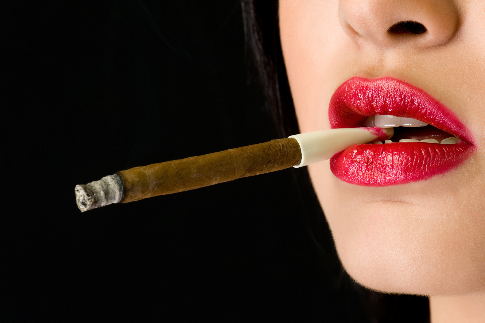 唇烟会得口腔癌吗   	唇烟通常指的是口含烟.