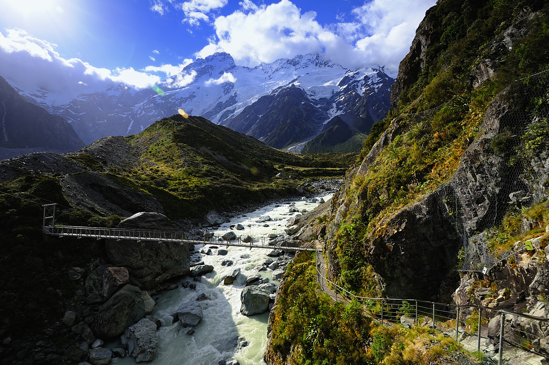位于西藏自治区林芝市米林县派镇的雅鲁藏布大峡谷,是世界上规模最大