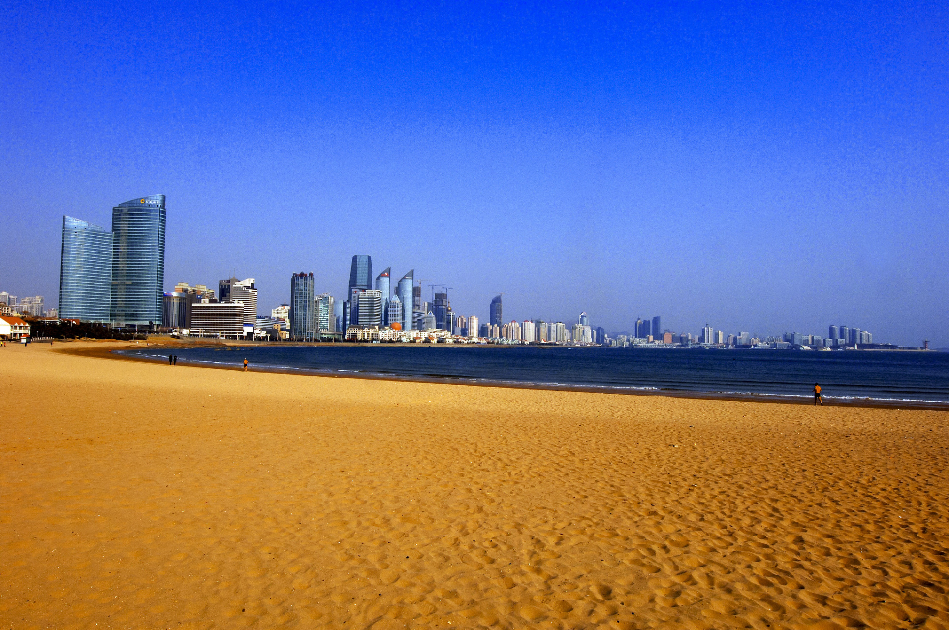 大家好,今天带大家领略一下青岛金沙滩的魅力!