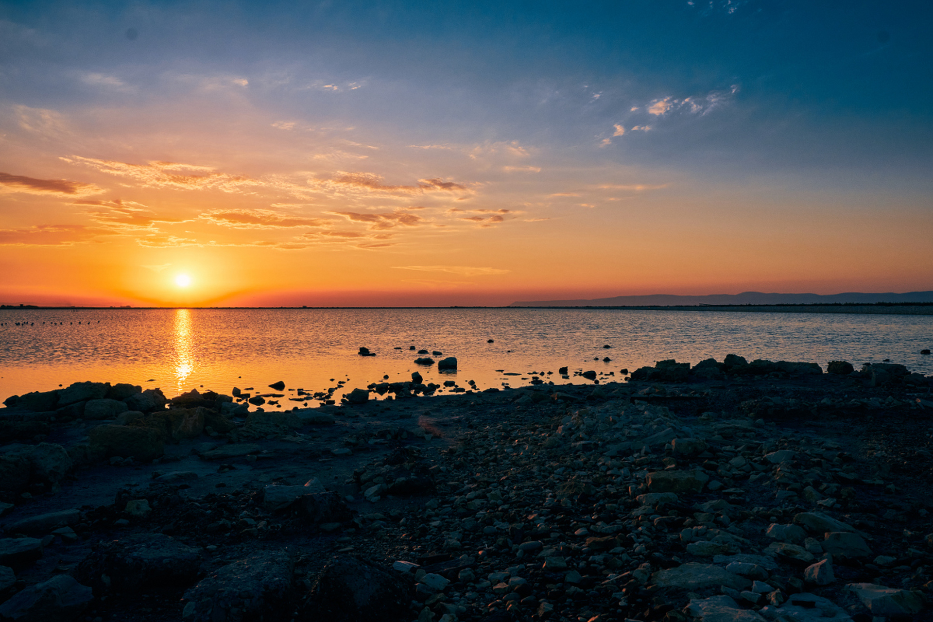 日落和晚霞93 "落日归山海,山海归深意 --网络热评" "夕照红于烧