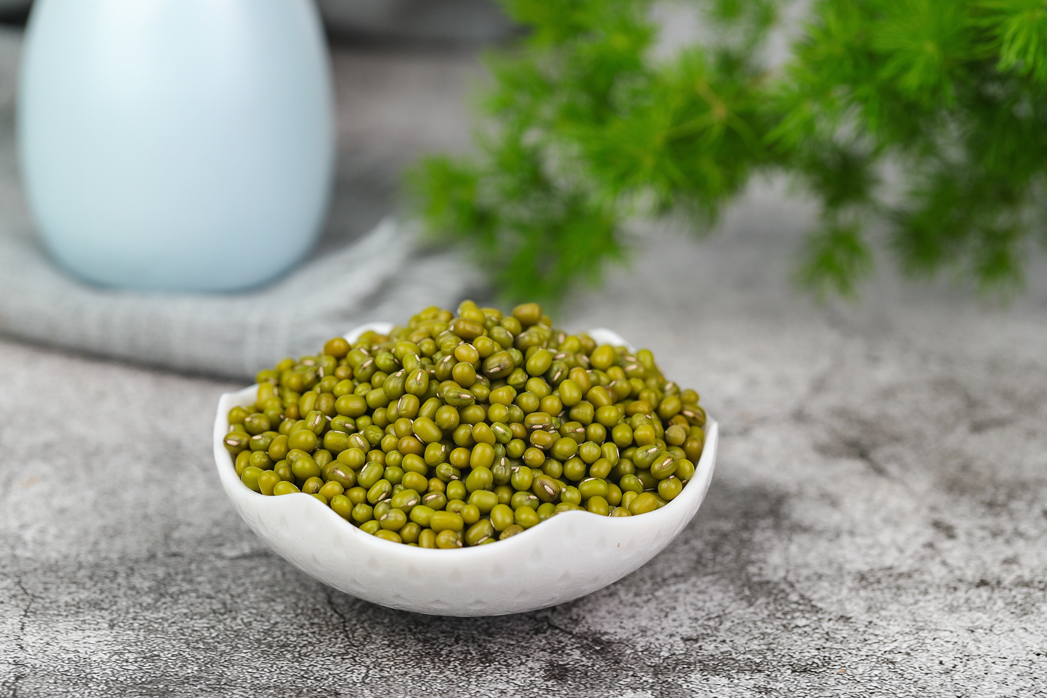 夏日来碗冰镇绿豆汤消暑解馋;炖排骨时加点它滋补又美味.