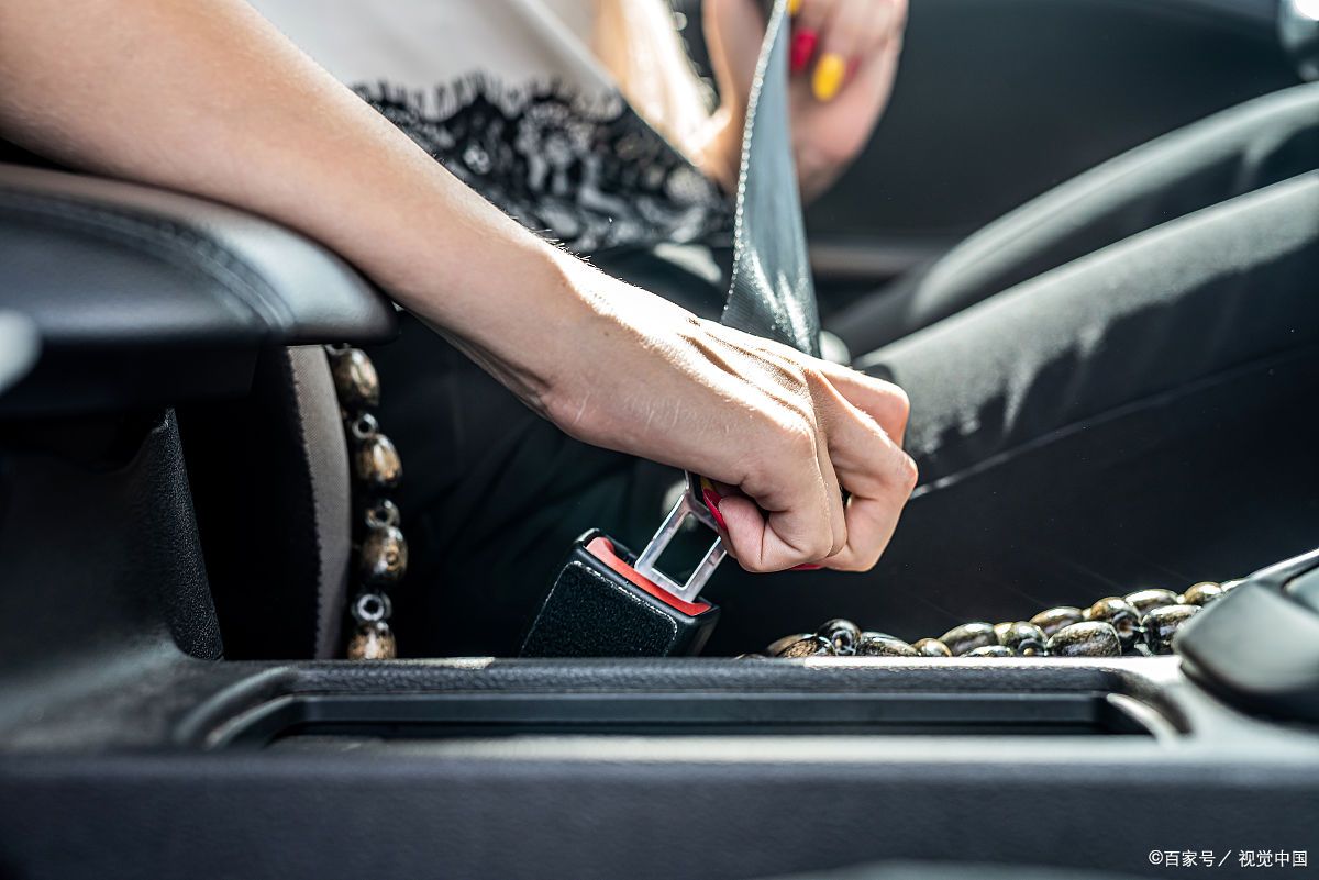 青岛街头惊现路虎女司机,不仅逆向行驶挑战交规底线