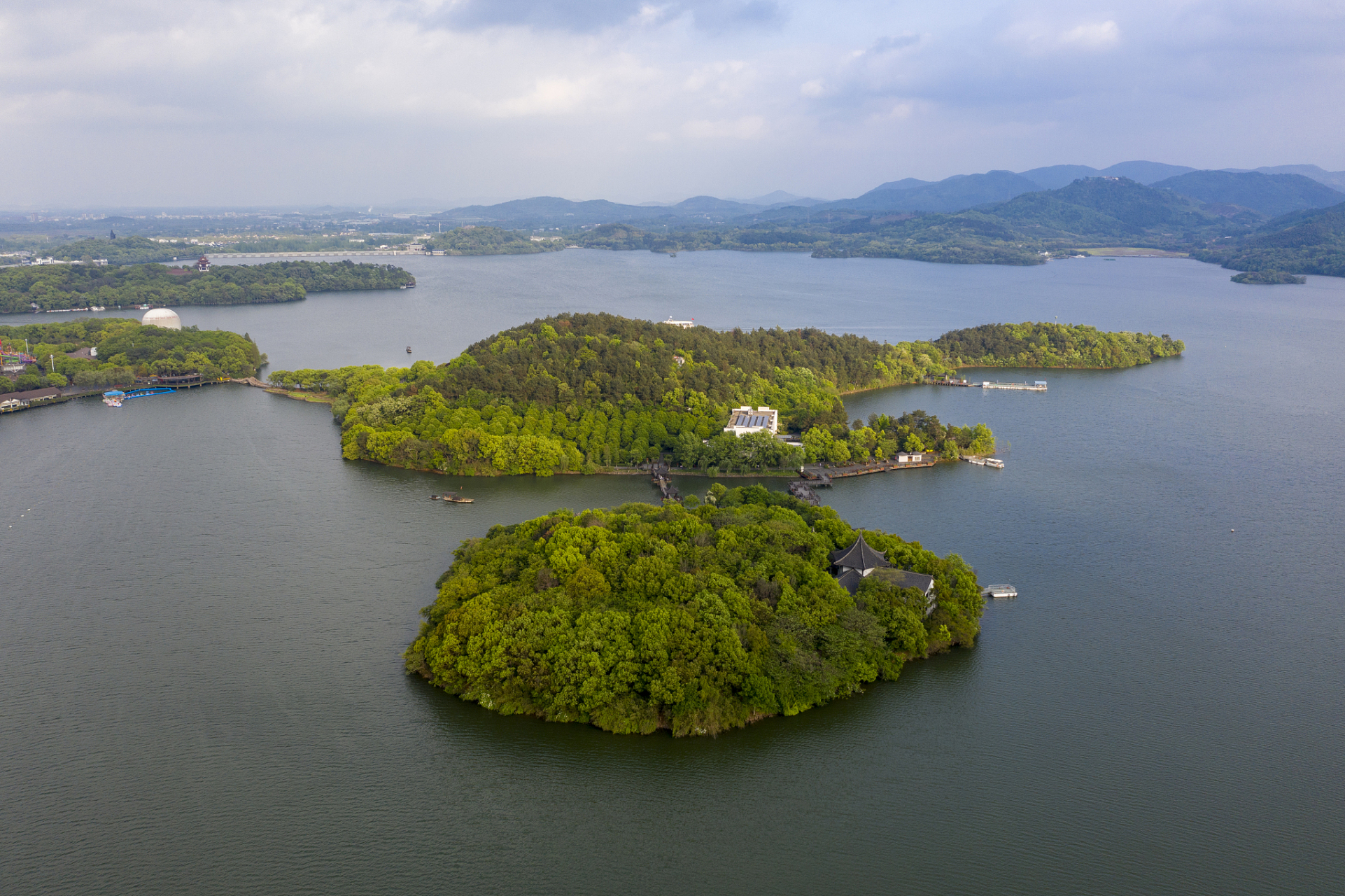 我给大家介绍一个国家5a级旅游景区:常州市天目湖景区.