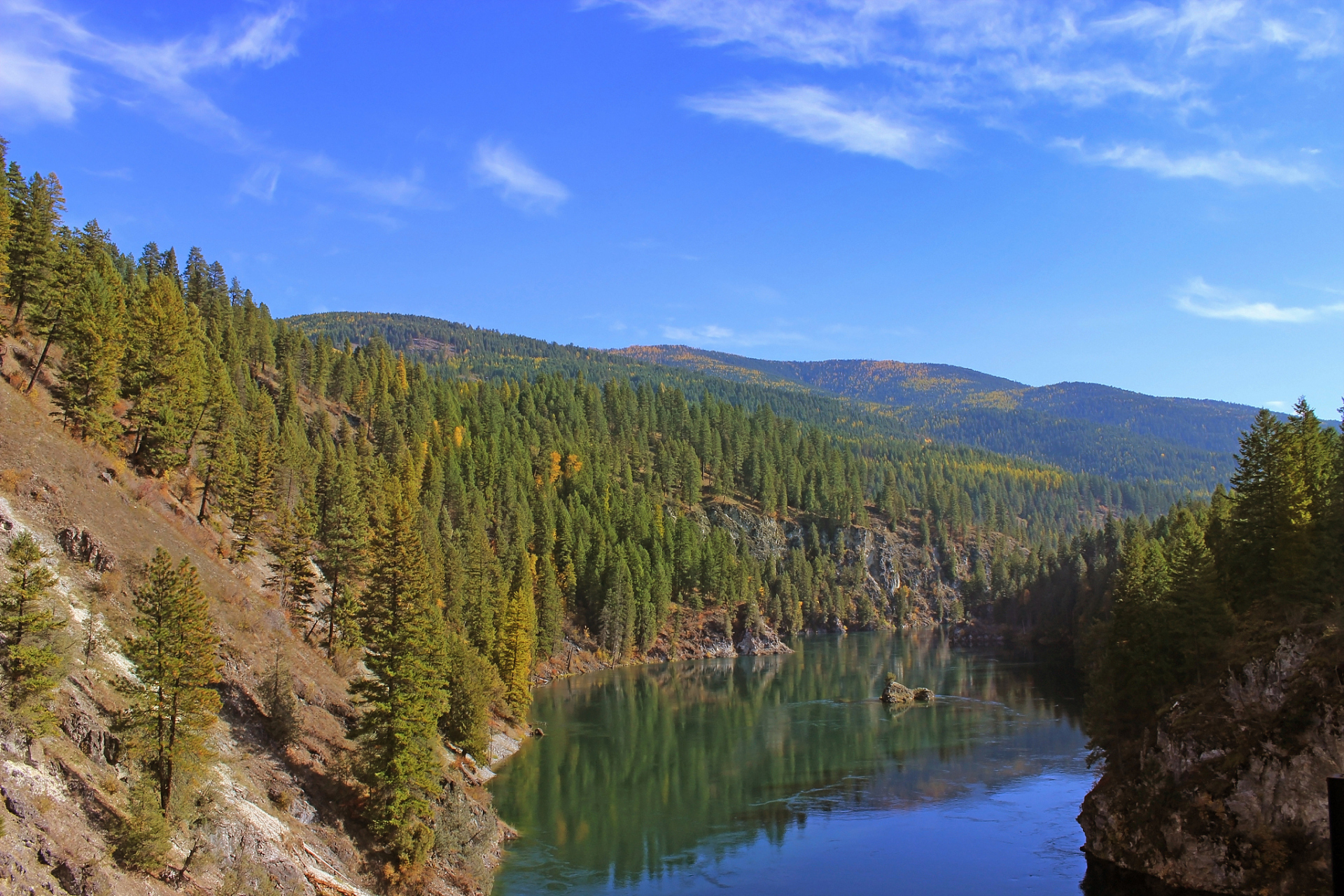 那拉提哈茵赛云杉峡谷景区位于新疆伊犁哈萨克自治州新源县茶布雷乡
