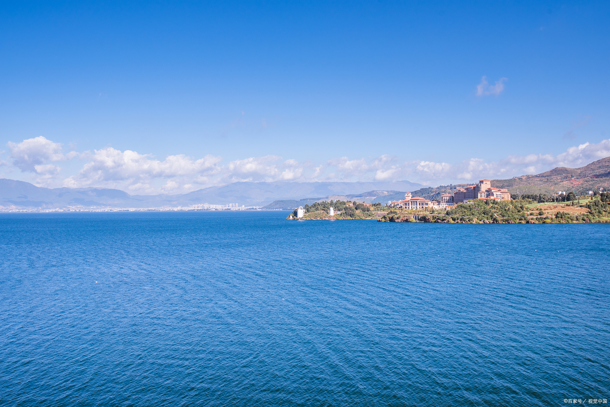 其实,除了这些地方,云南抚仙湖也是一个云南非常著名的景点.