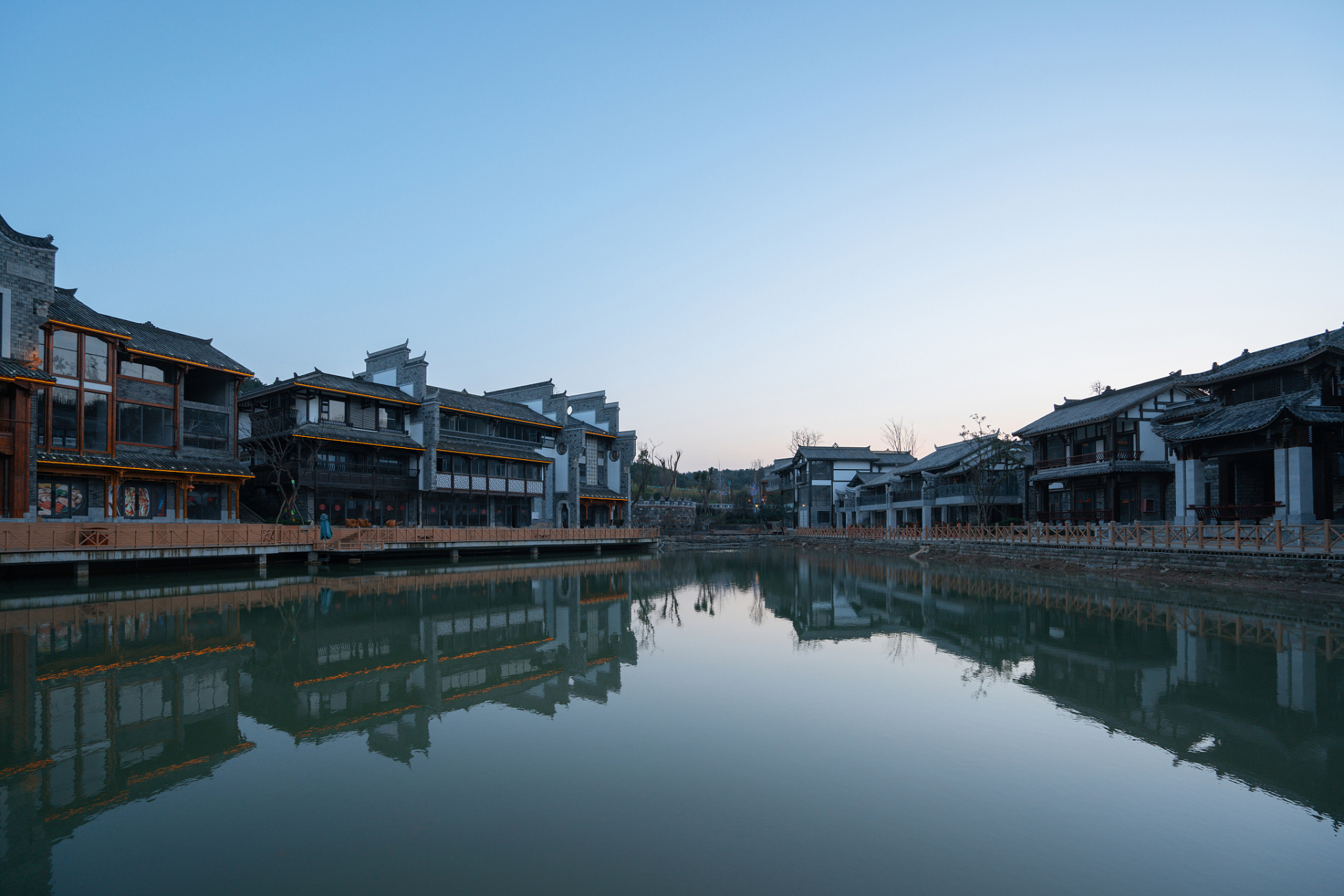 石泉古镇古是一座充满人文情怀的千年古镇,其整条古街长有一千多米,这