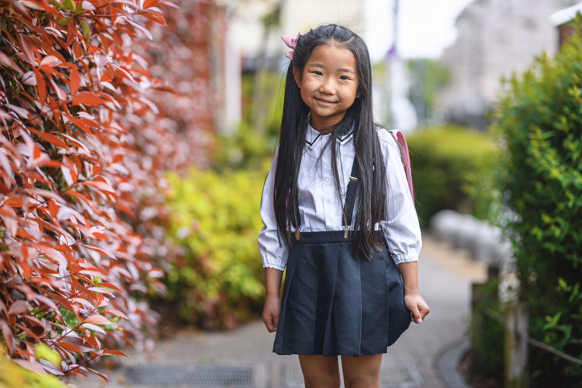 重庆某农村有一个8岁的小女孩,父母都外出打工了,她和奶奶两人相依为