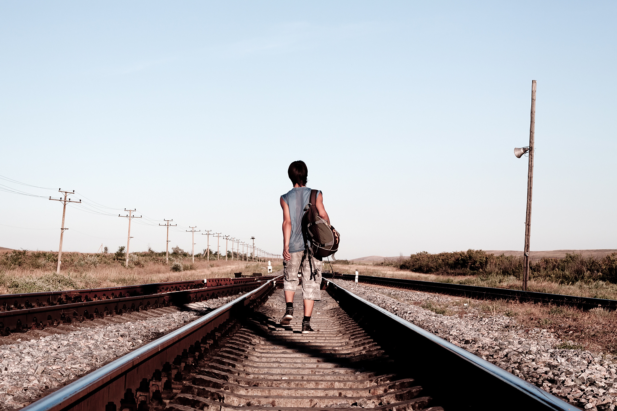 迎接新的开离别的图片离别图片挥手告别背影伤感离家远行的图片离别的