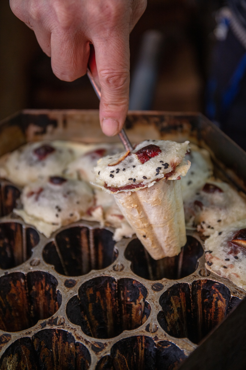 00 梅花糕起源于清朝乾隆年间,那时候可是宫廷里的御用糕点呢!