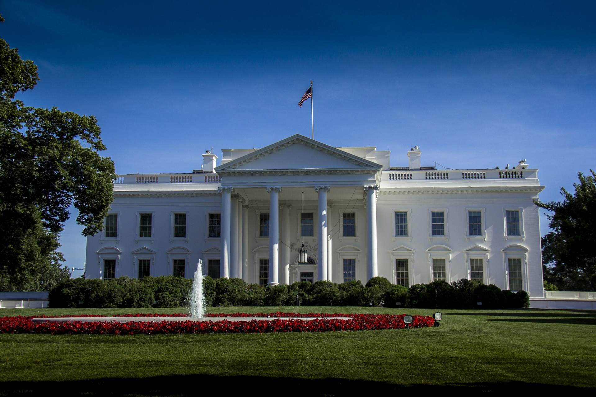 美国特勤局消息指出,昨天上午,白宫附近的艾森豪威尔行政办公楼起了火