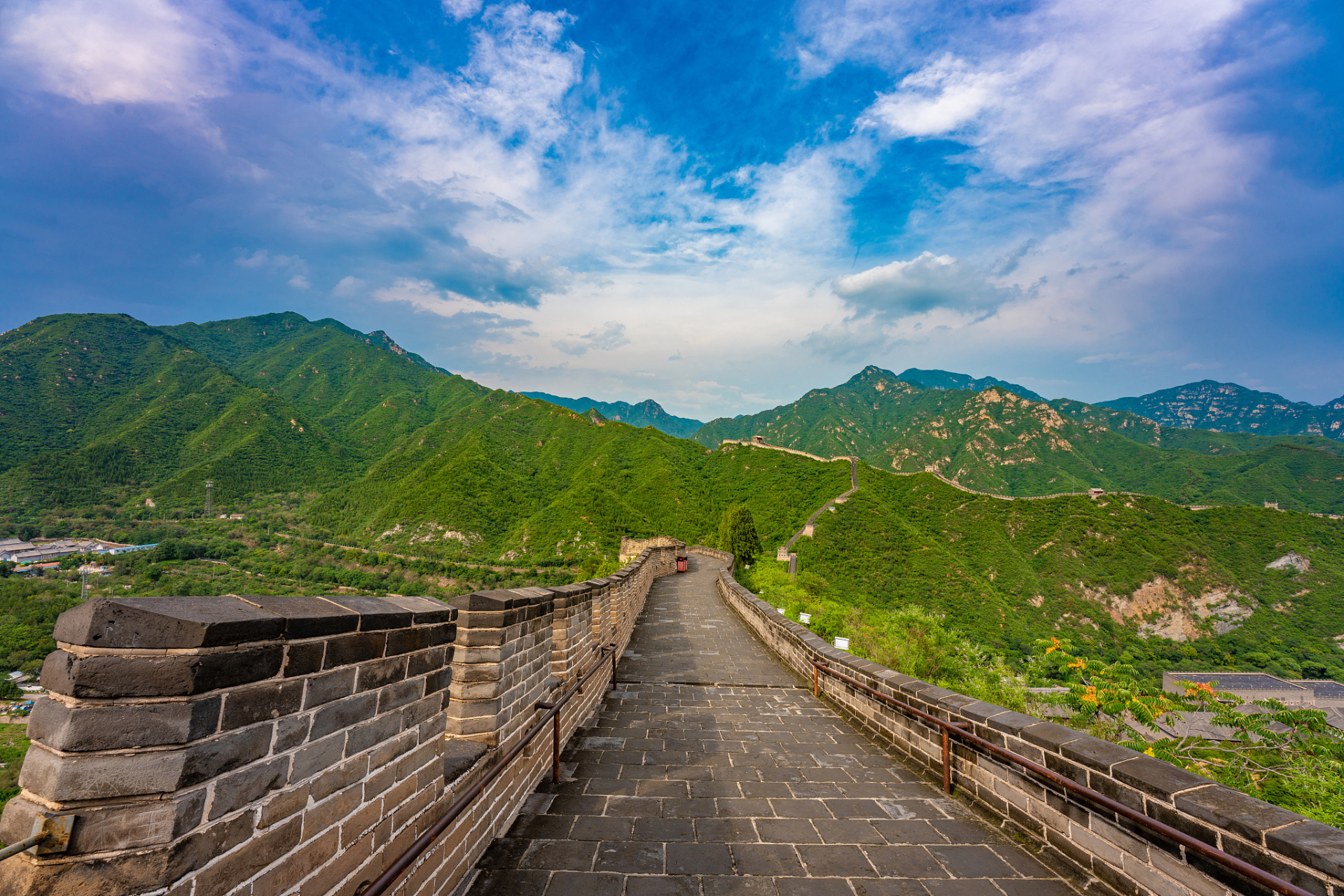 其历史悠久,文化灿烂,在中外享有万里长城,慕田峪独秀的美誉.