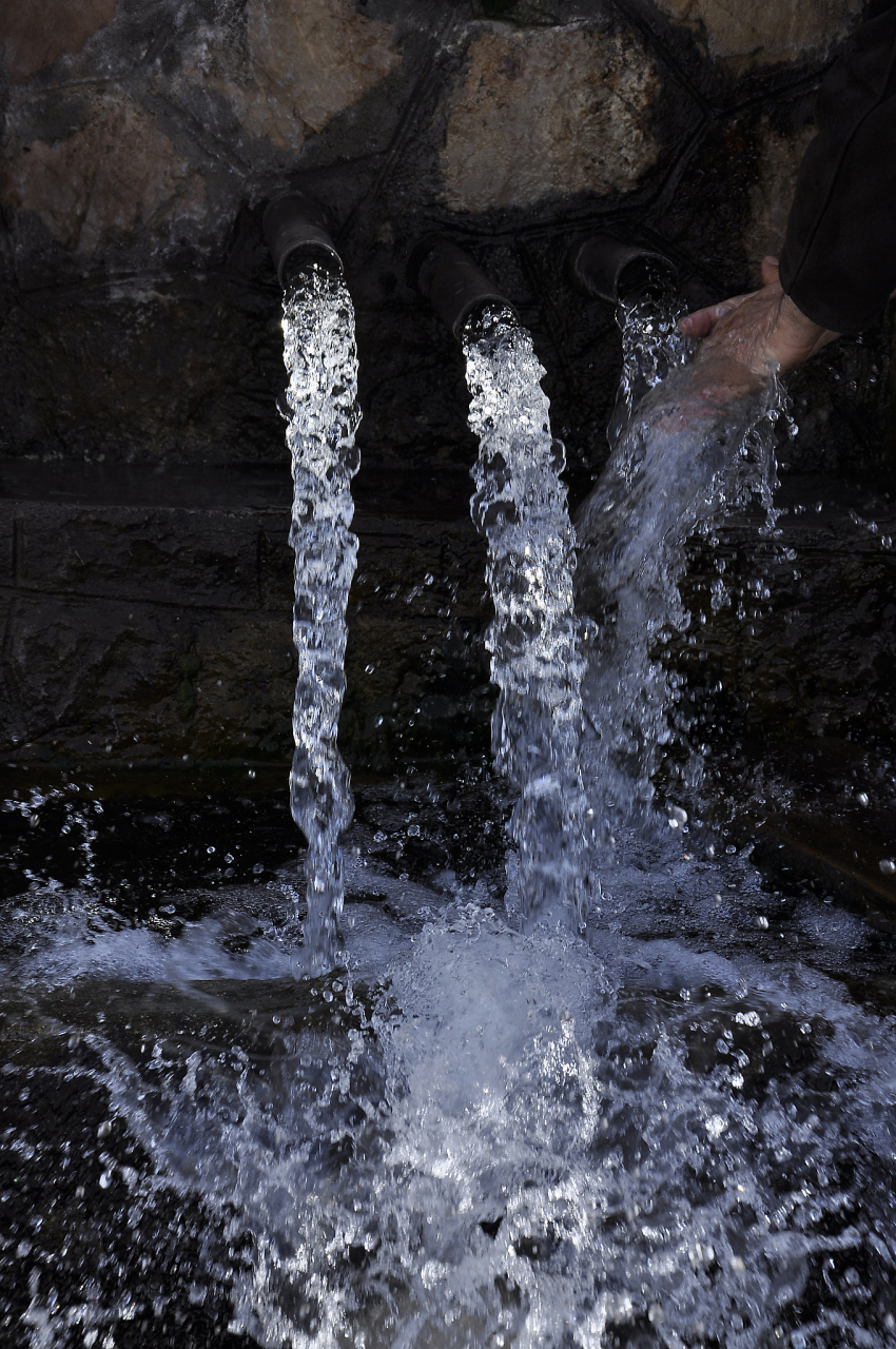 出自李白的《宣州谢朓楼饯别校书叔云》.