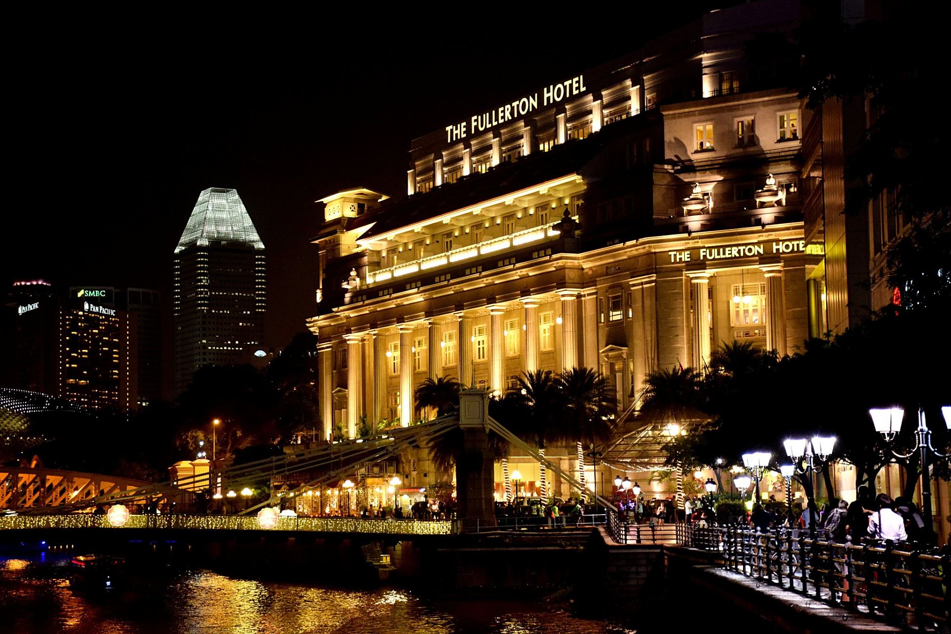 嬉行记# 上海百乐门,这座闻名遐迩的建筑,是上海城市的象征之一.