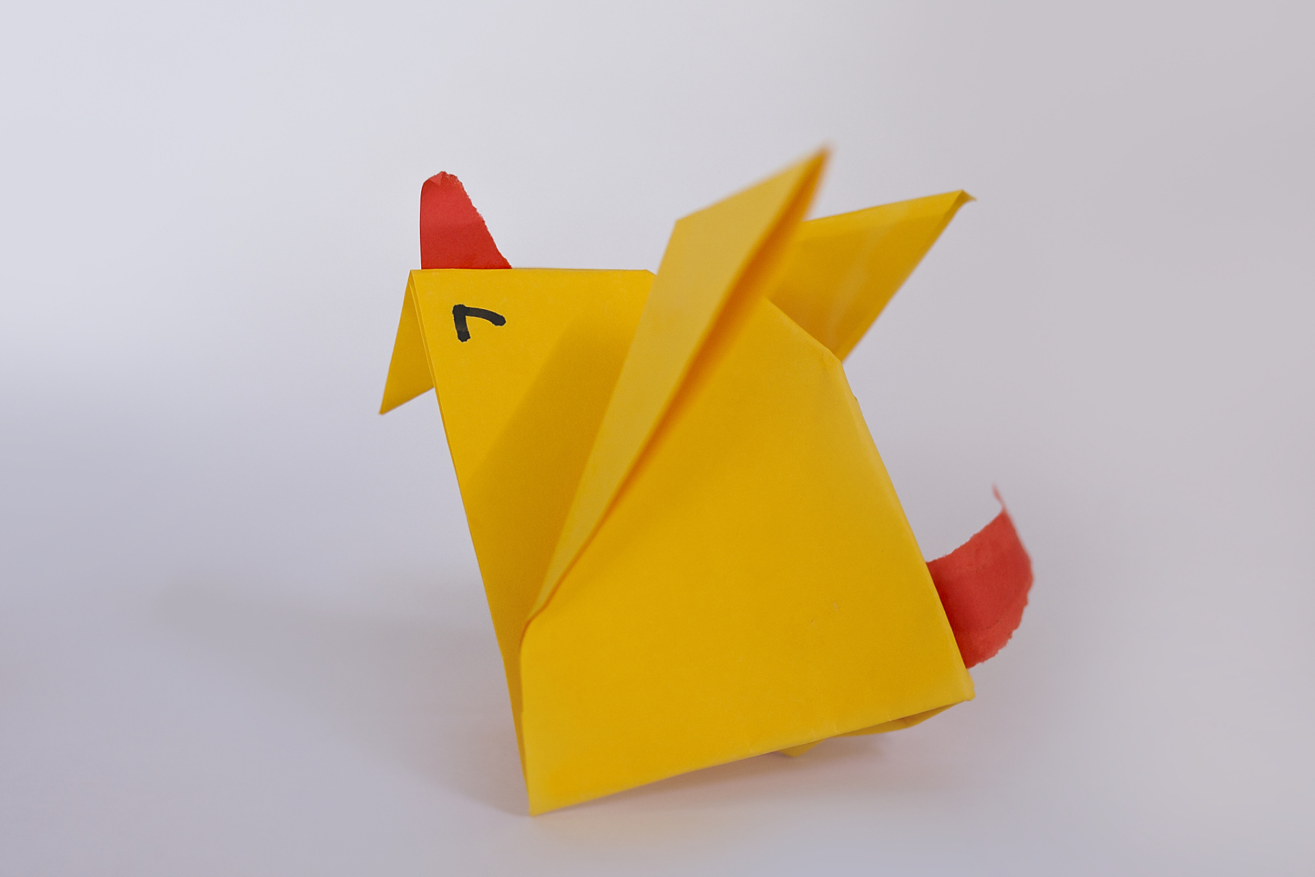 摘要:  折纸小鸡是一种简单有趣的折纸作品.