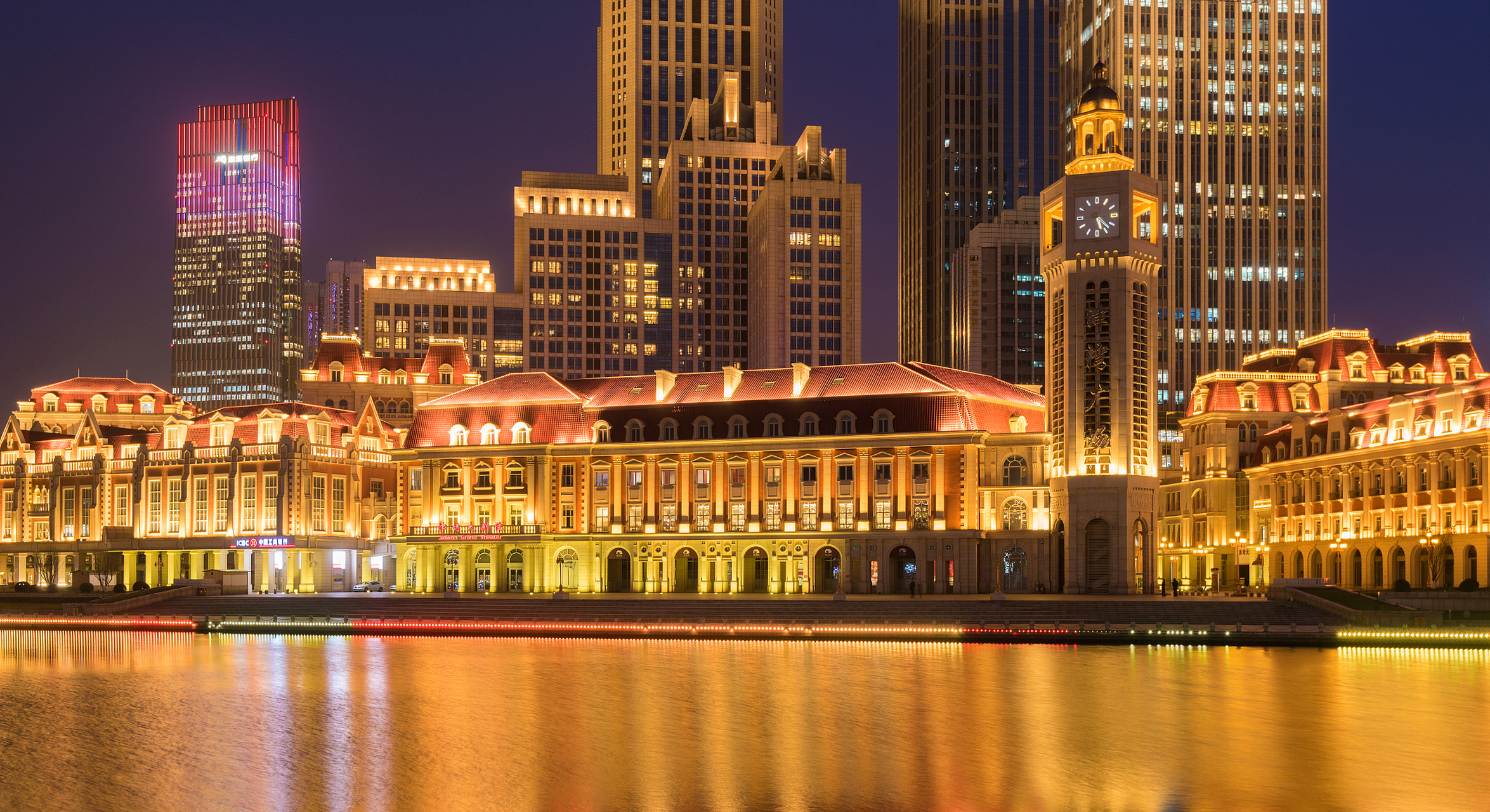 959595 津湾广场,位于天津市和平区,可是个集购物,休闲,娱乐于