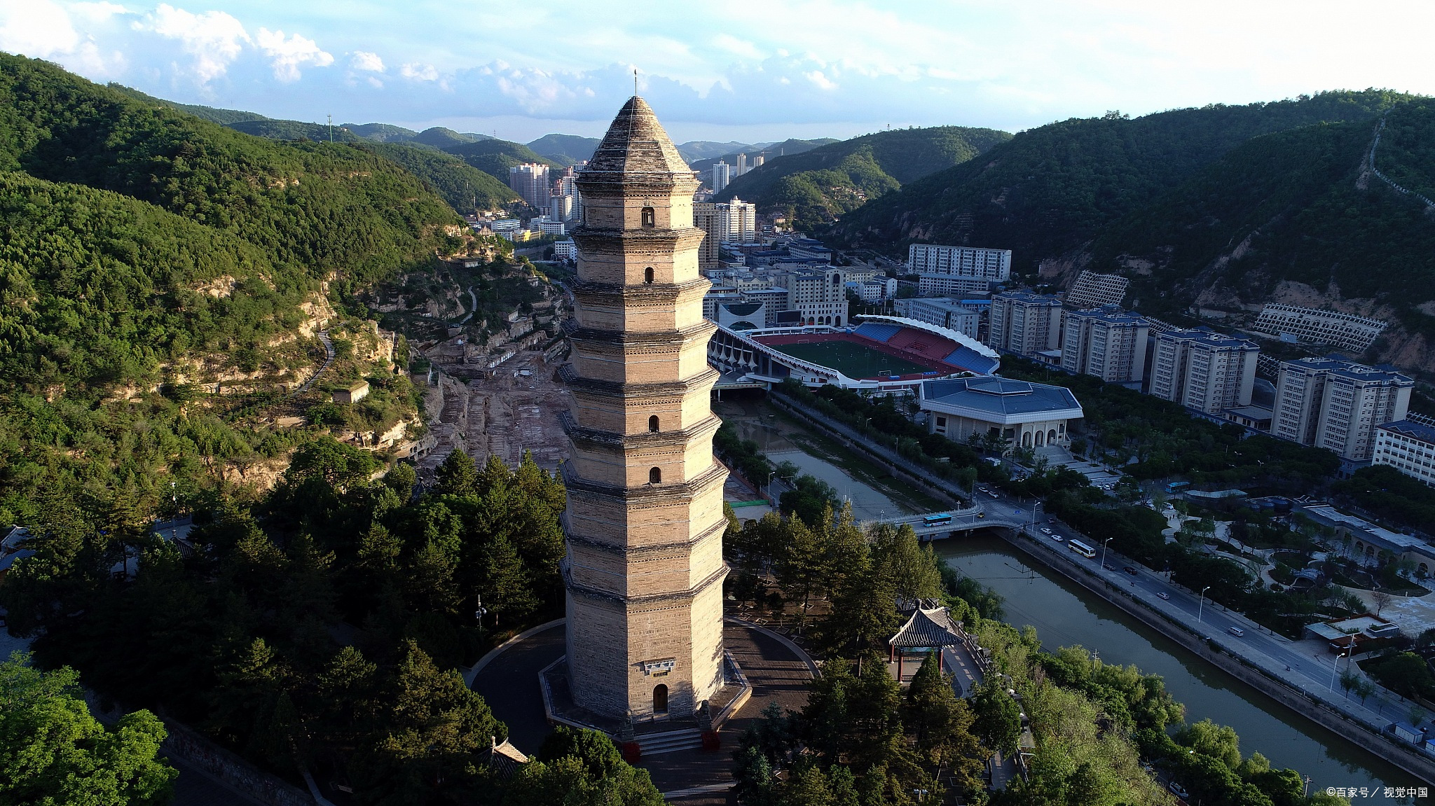 奔赴延安(三 登宝塔山)